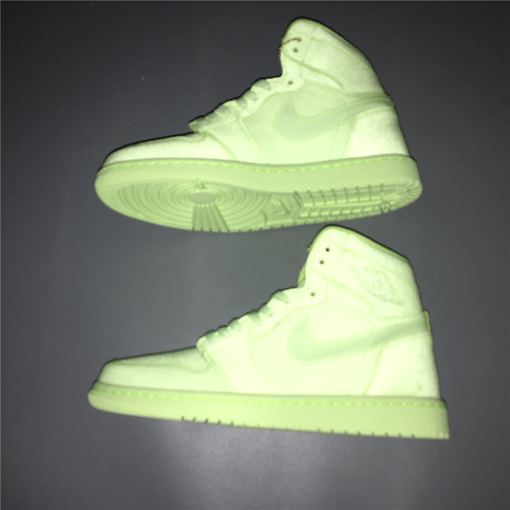 Air Jordan 1 Retro High Barely Volt AH7389-700