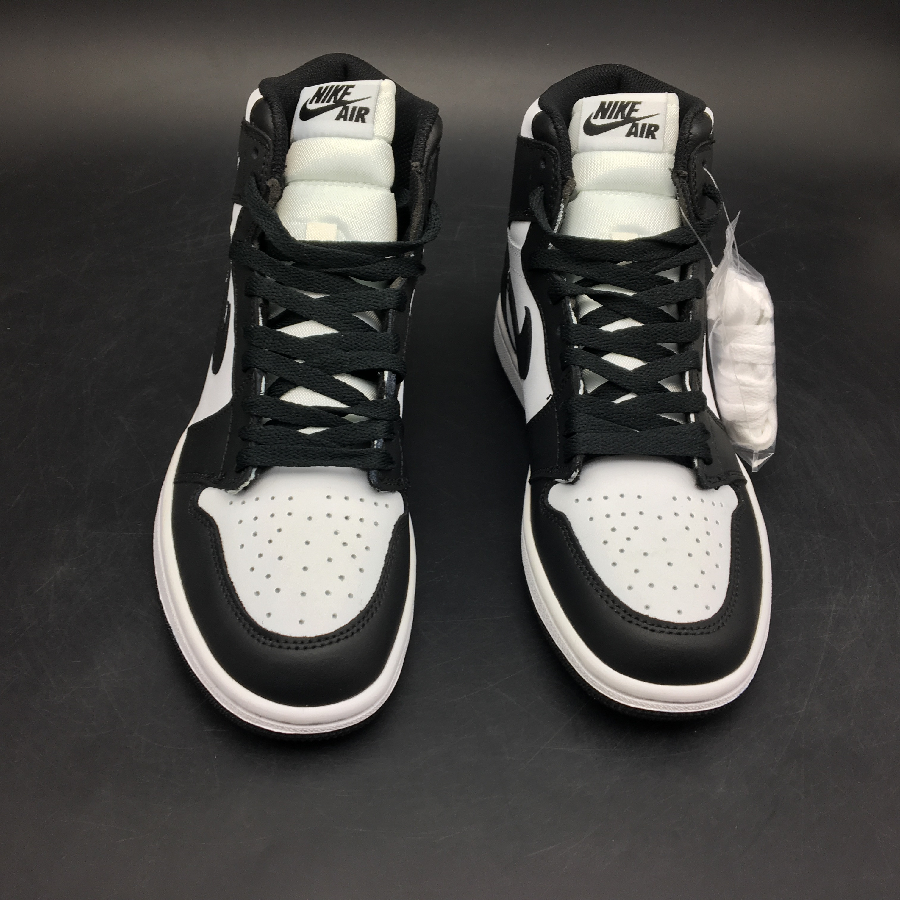 Air Jordan 1 Retro Black White (2014) 555088-010