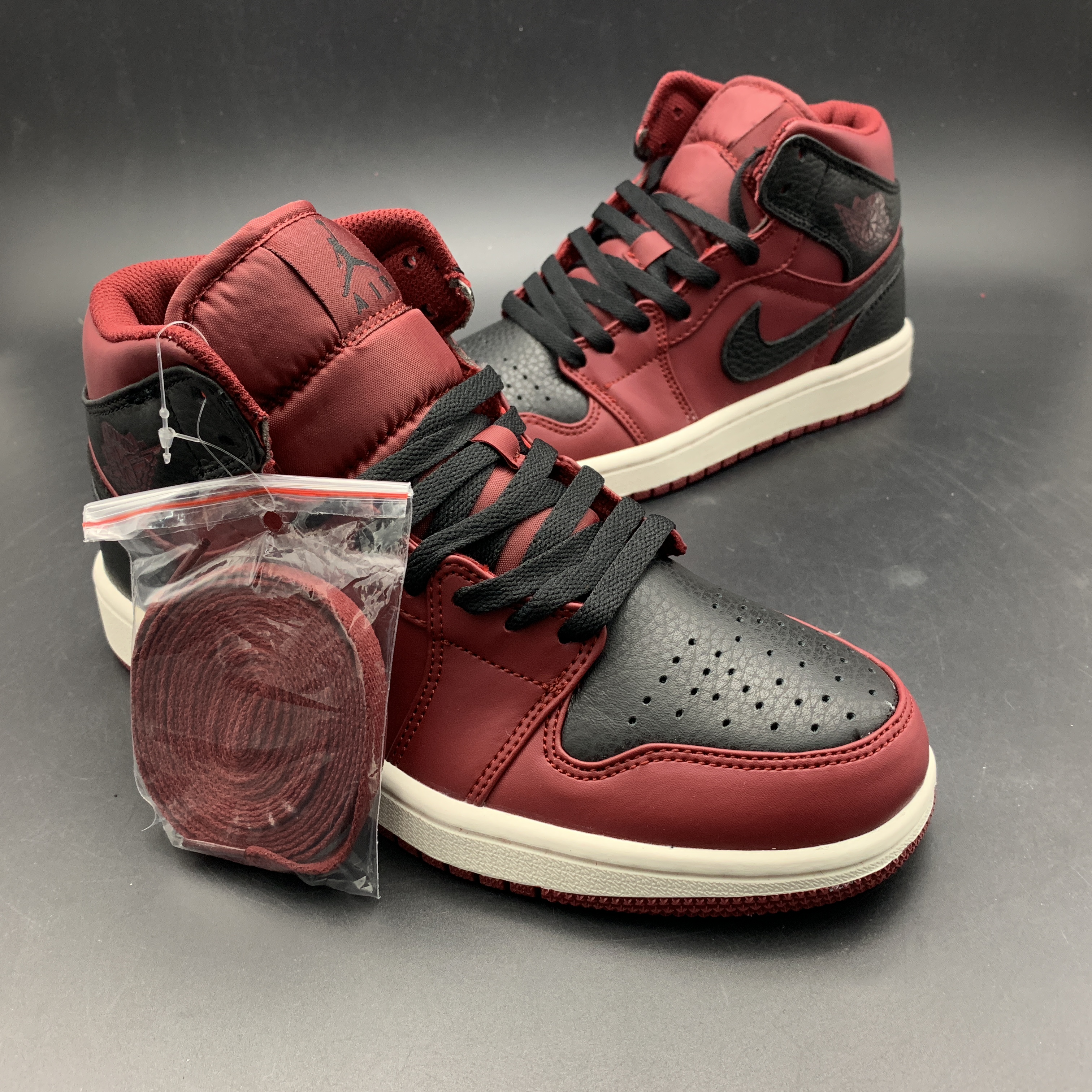 Air Jordan 1 Retro Mid Team Red Black 554724-601