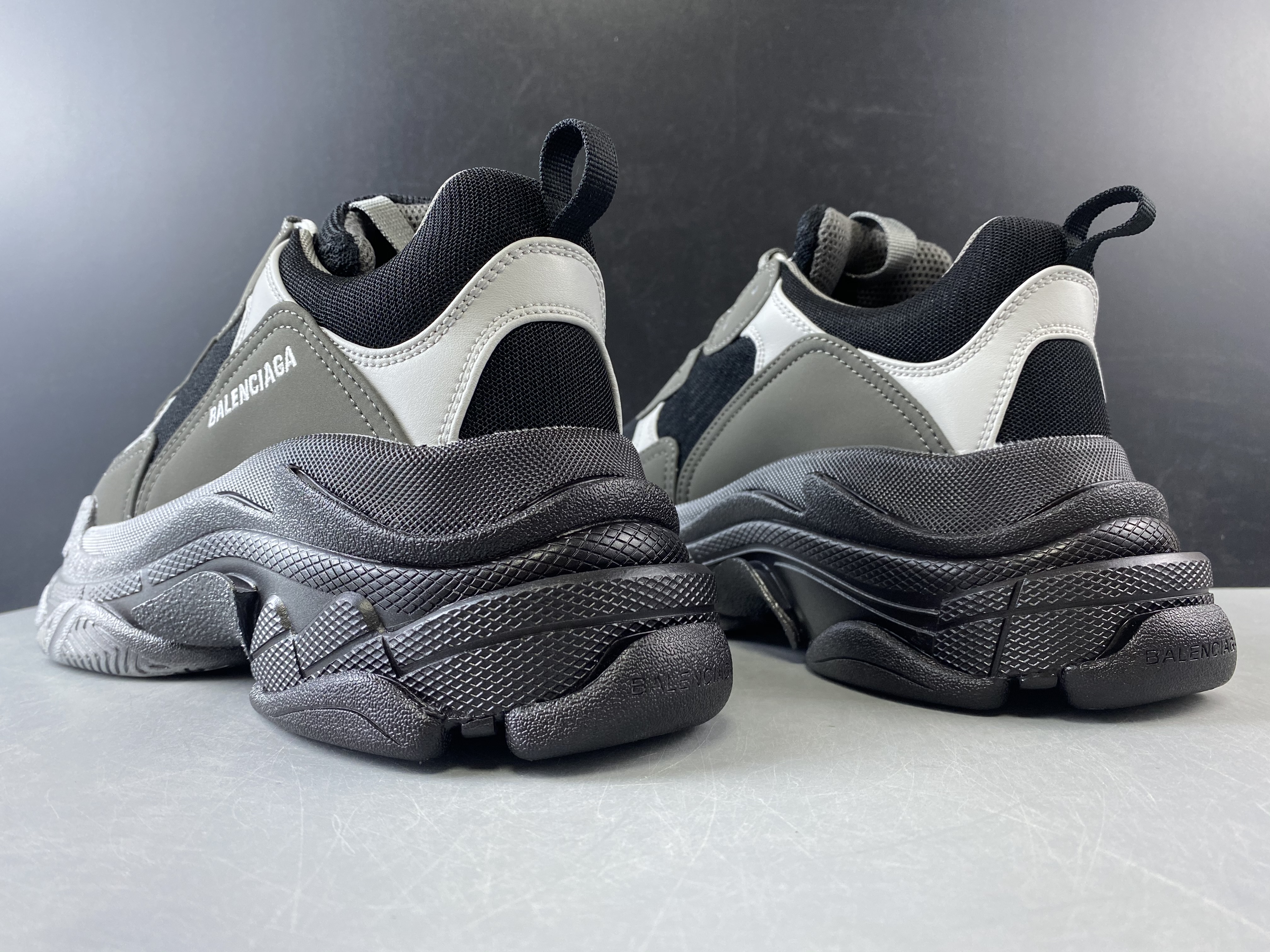 Blncig Triple S Gradient Grey