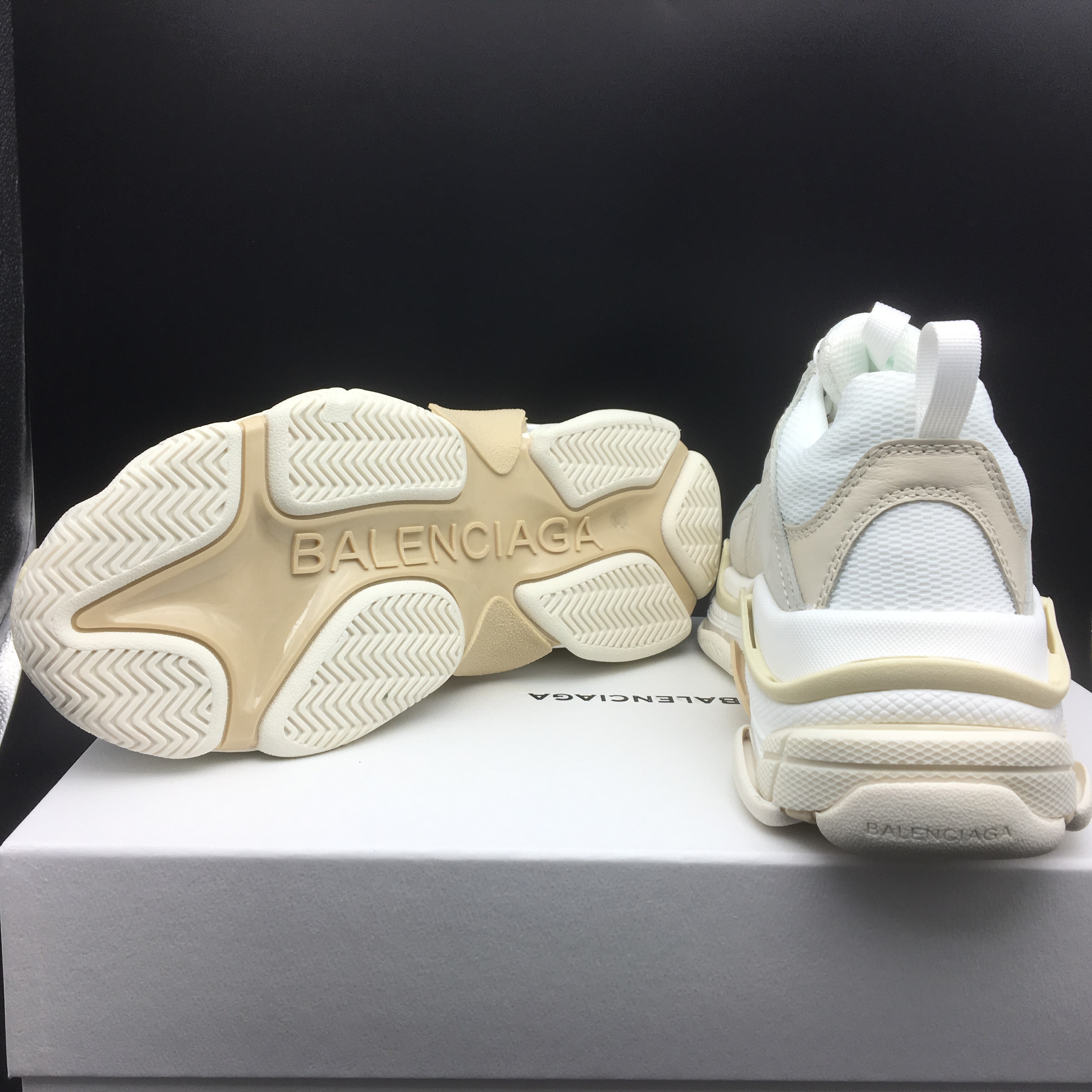 Blncig Triple S All White 483546 W06F1 9000