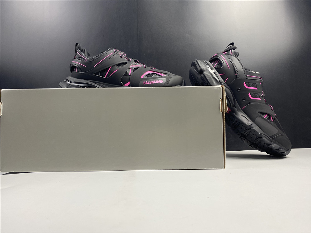 Blncig Track Sneaker Black/ Plum 542023 W2AL1 2046