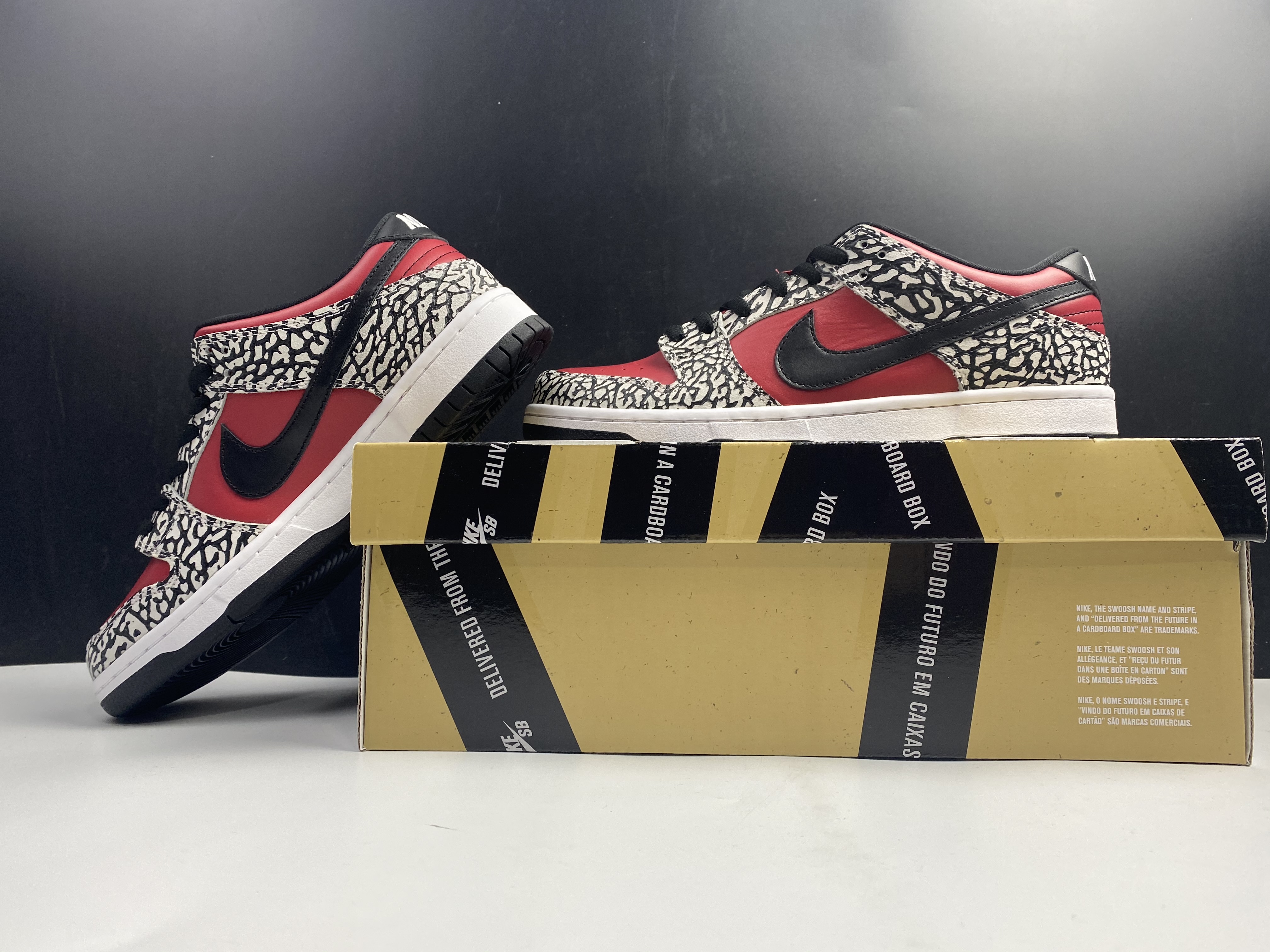 NIKE Dunk SB x Supreme 10th Anniversary Red Burst 313170-600