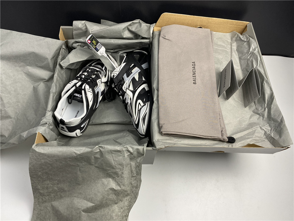 Blncig Drive Sneaker Light Grey Black 624343 W2FD1 1019