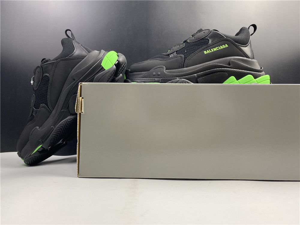 Blncig Triple S Black & Green 524039 W2PW1 4881