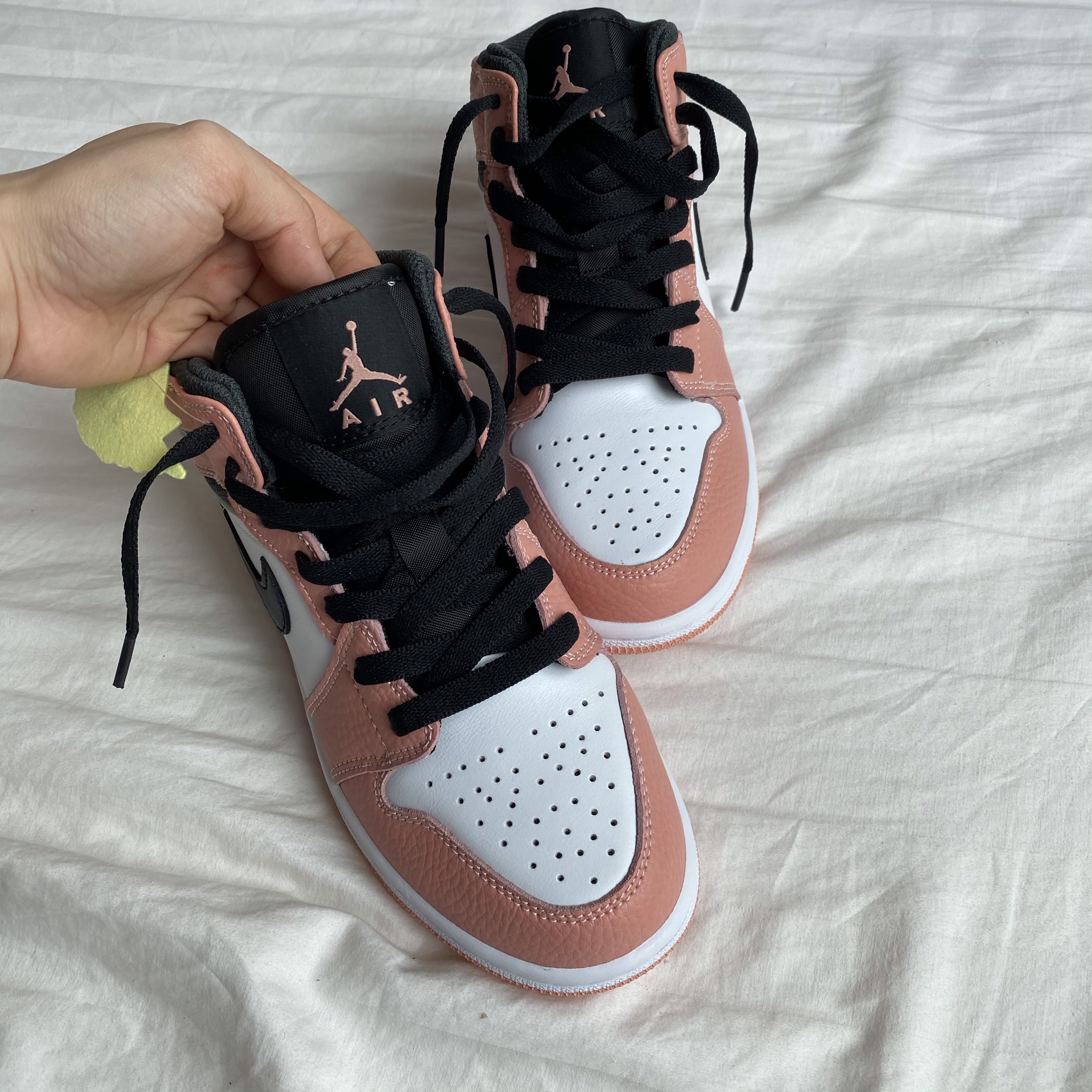 Air Jordan 1 Mid Pink Quartz 555112 603