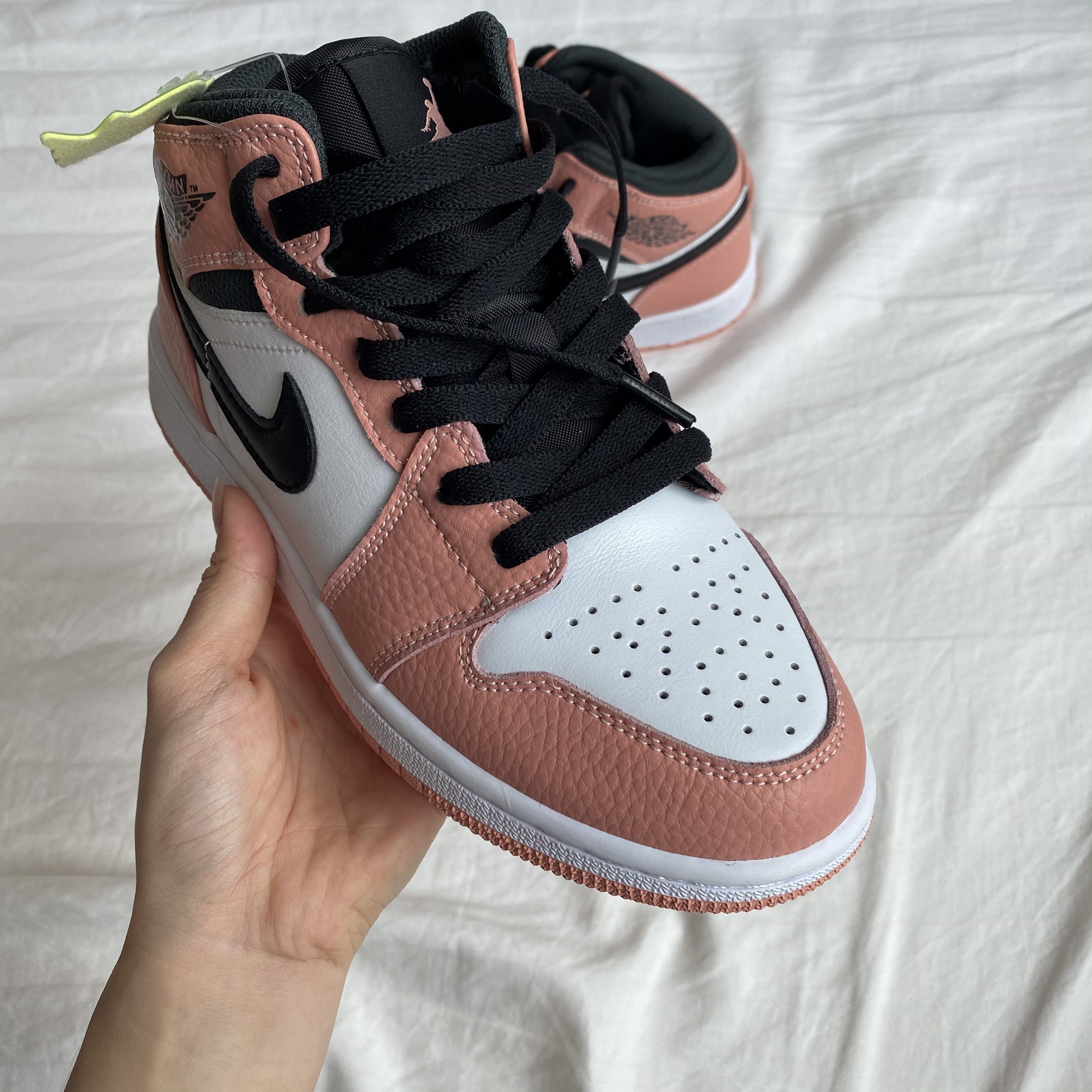 Air Jordan 1 Mid Pink Quartz 555112 603