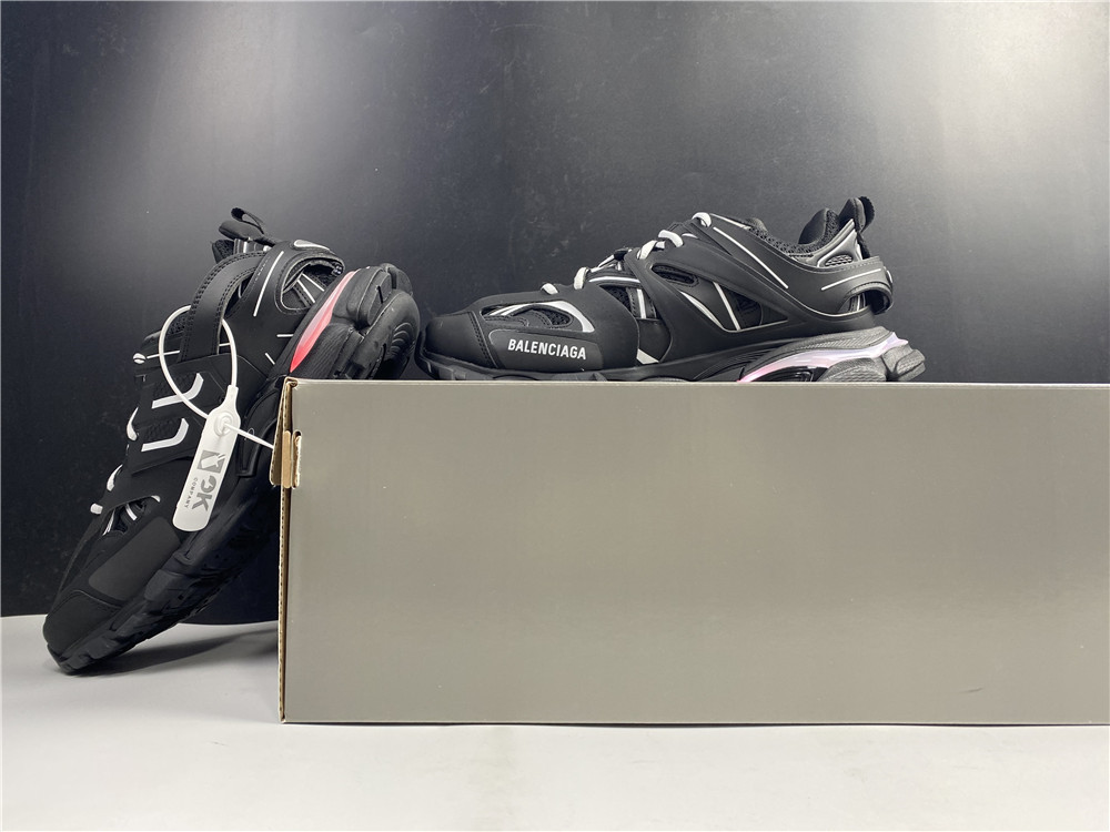 Blncig Track Black led 542023 W1GB1 2045