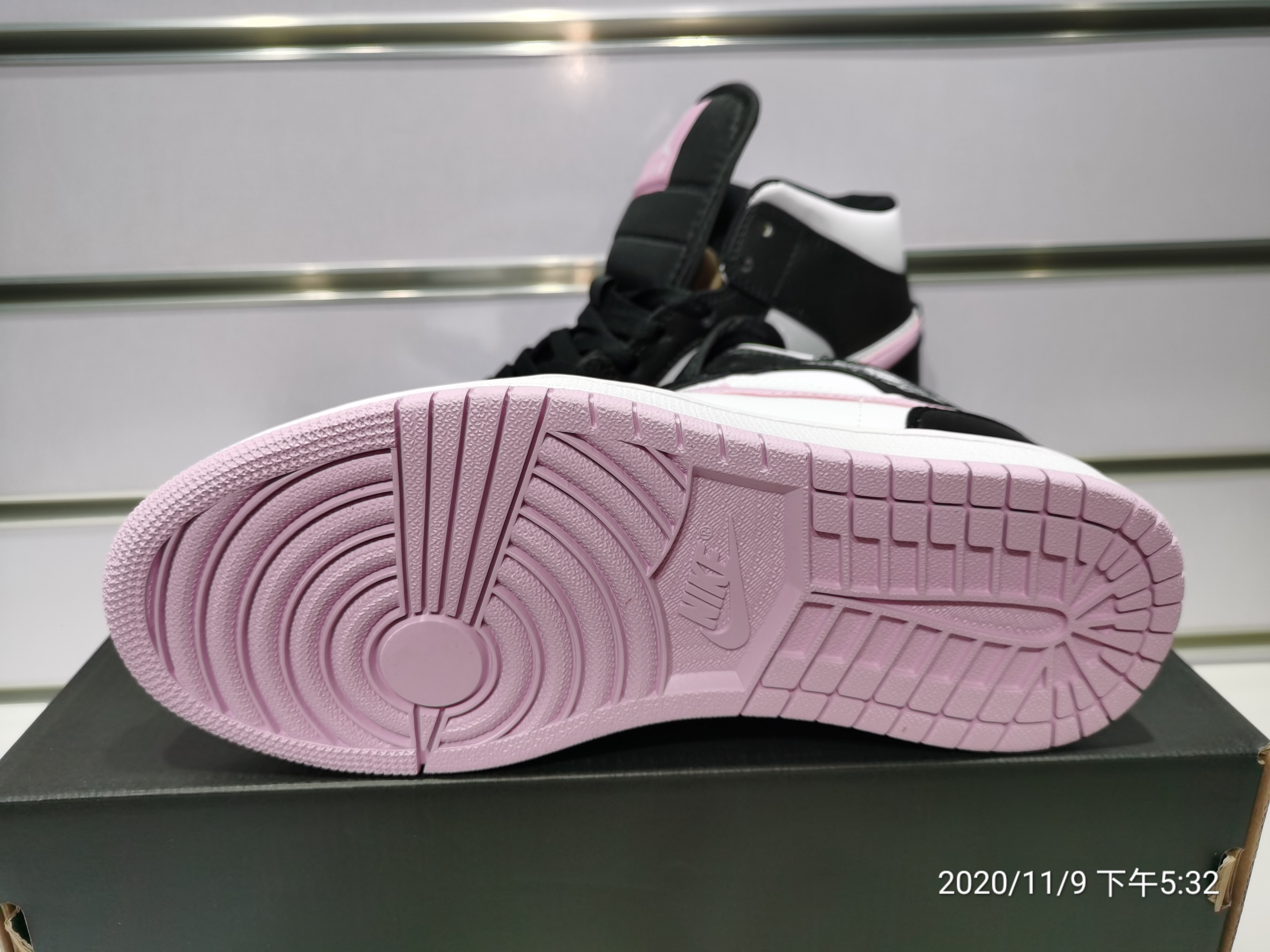 Air Jordan 1 Mid White Black Light Arctic Pink 555112-103