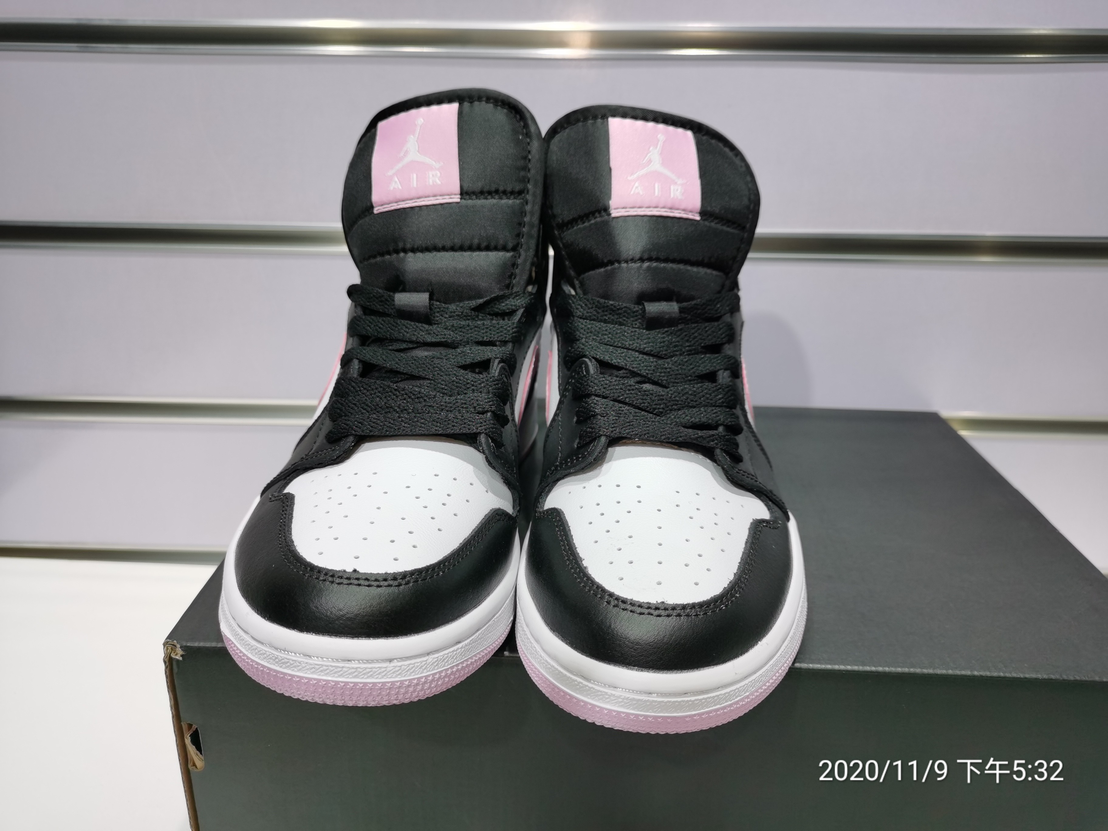 Air Jordan 1 Mid White Black Light Arctic Pink 555112-103