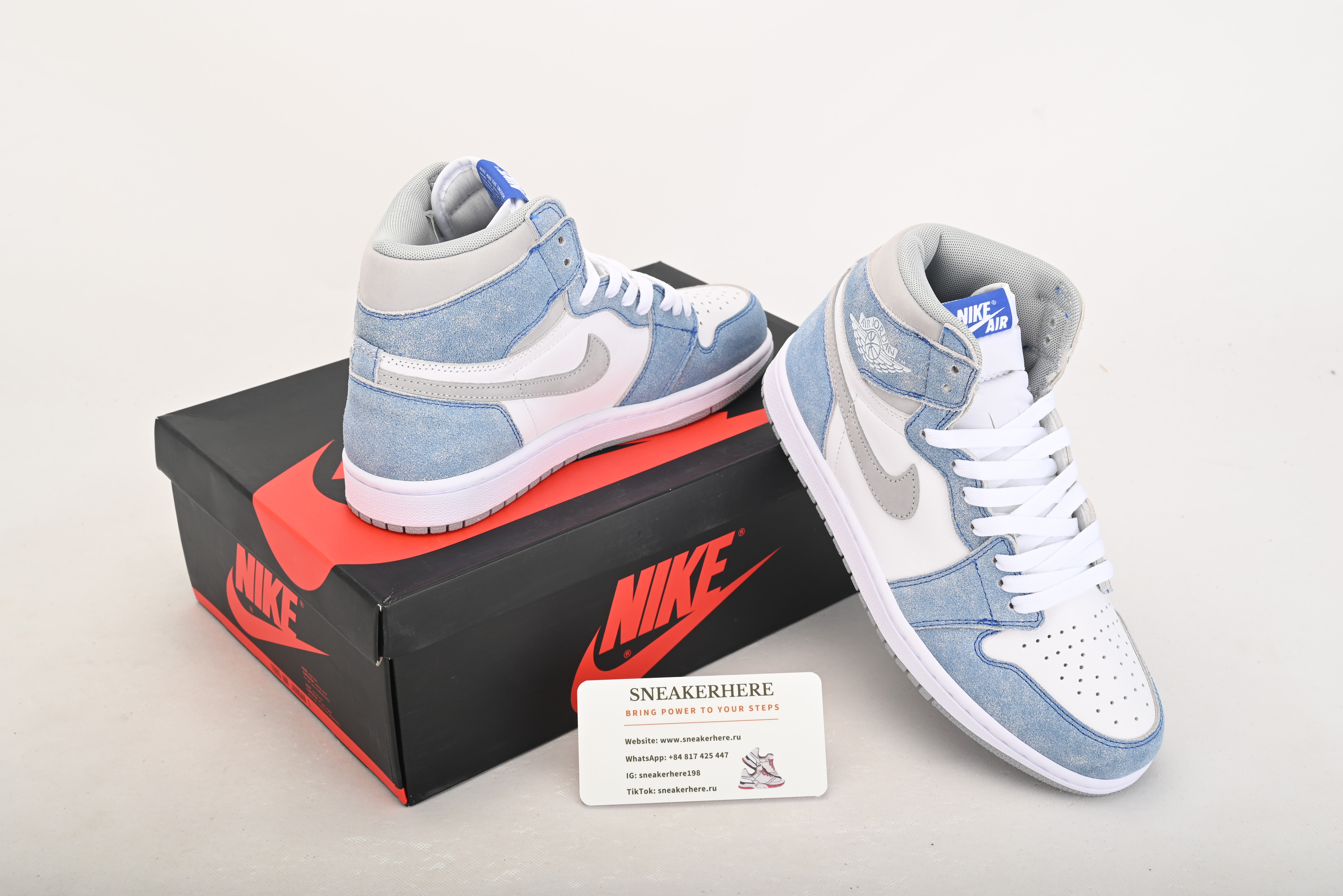 Air Jordan 1 Retro High OG Hyper Royal 555088-402