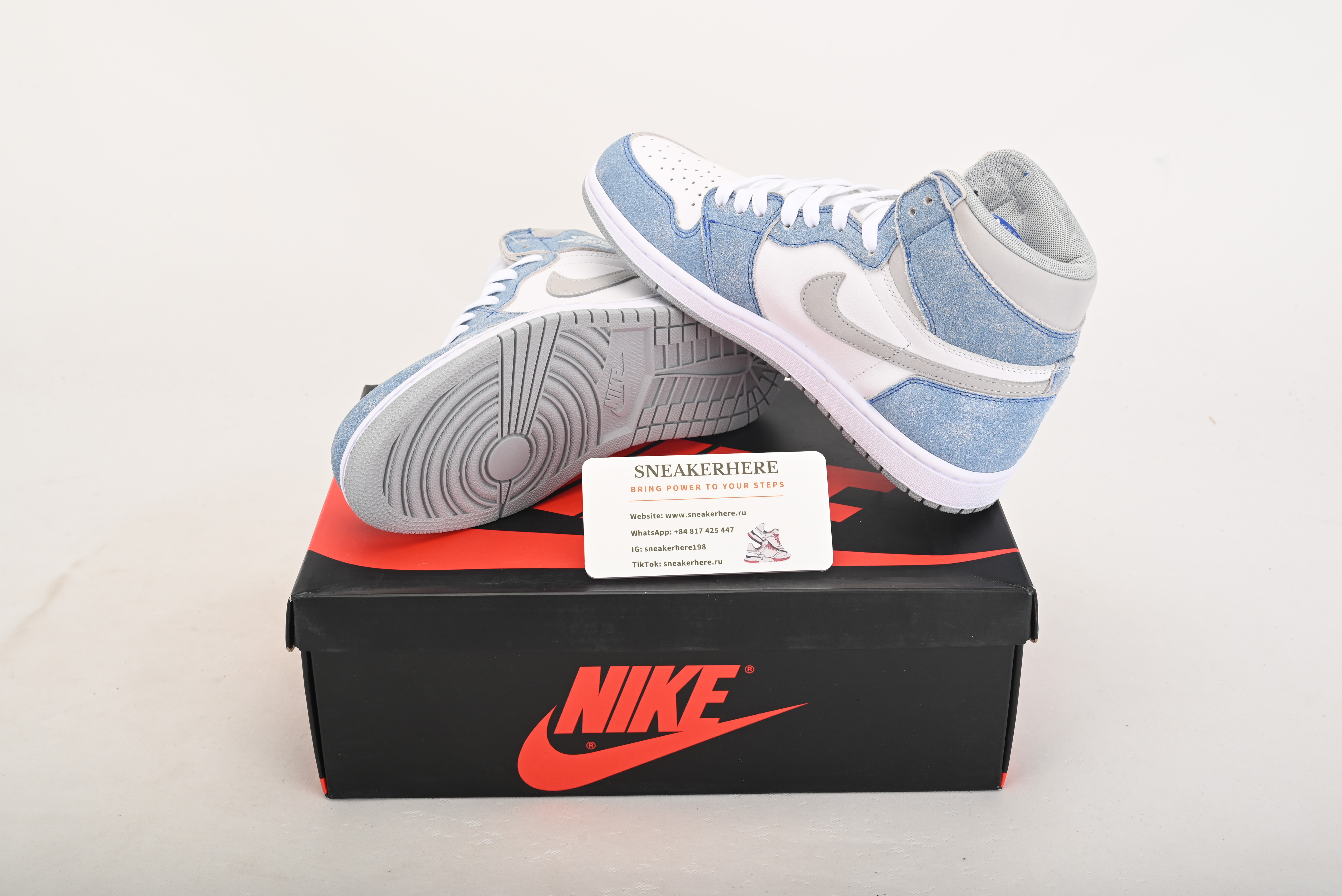 Air Jordan 1 Retro High OG Hyper Royal 555088-402