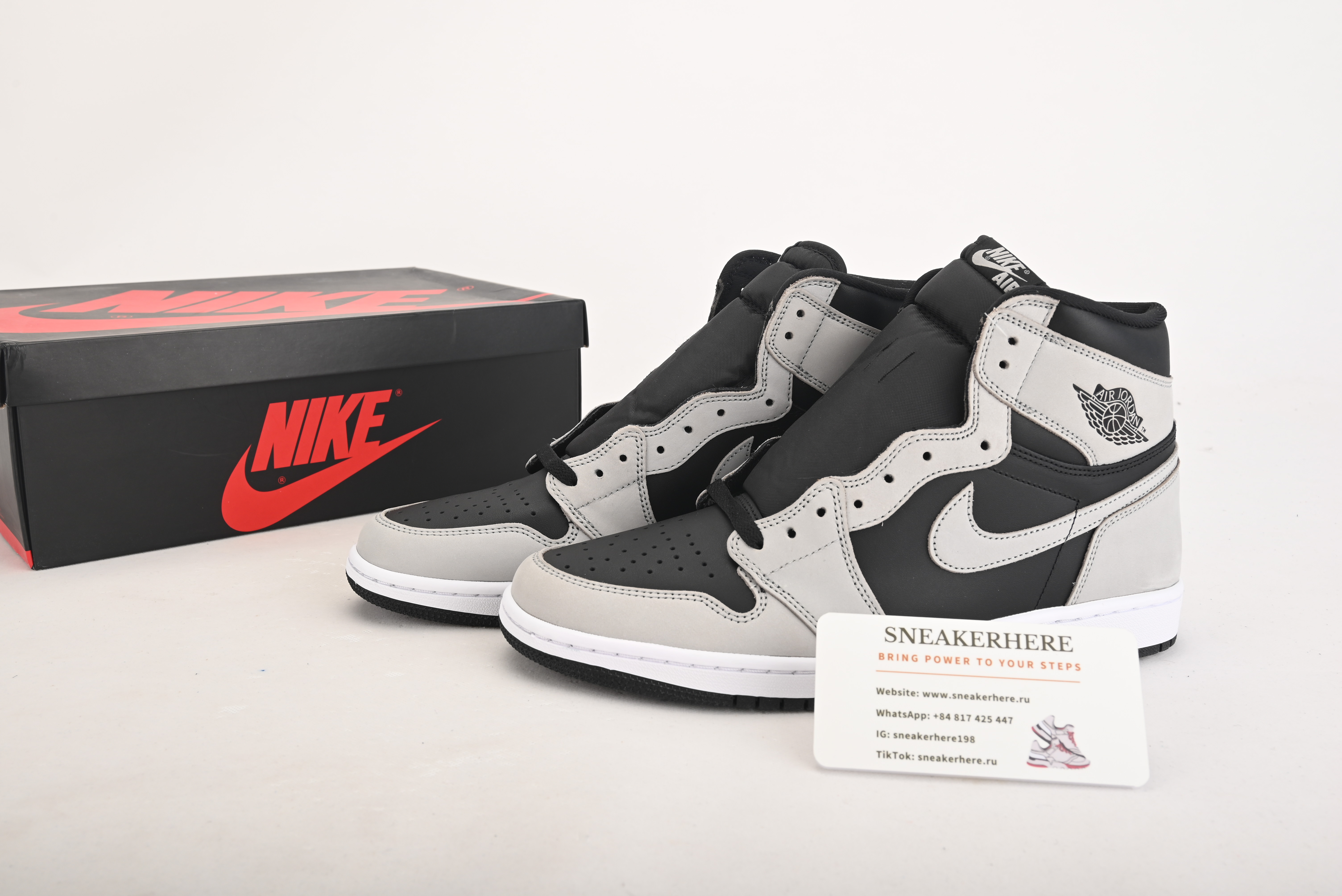 Air Jordan 1 Retro High Black White Light Smoke Grey 555088-035