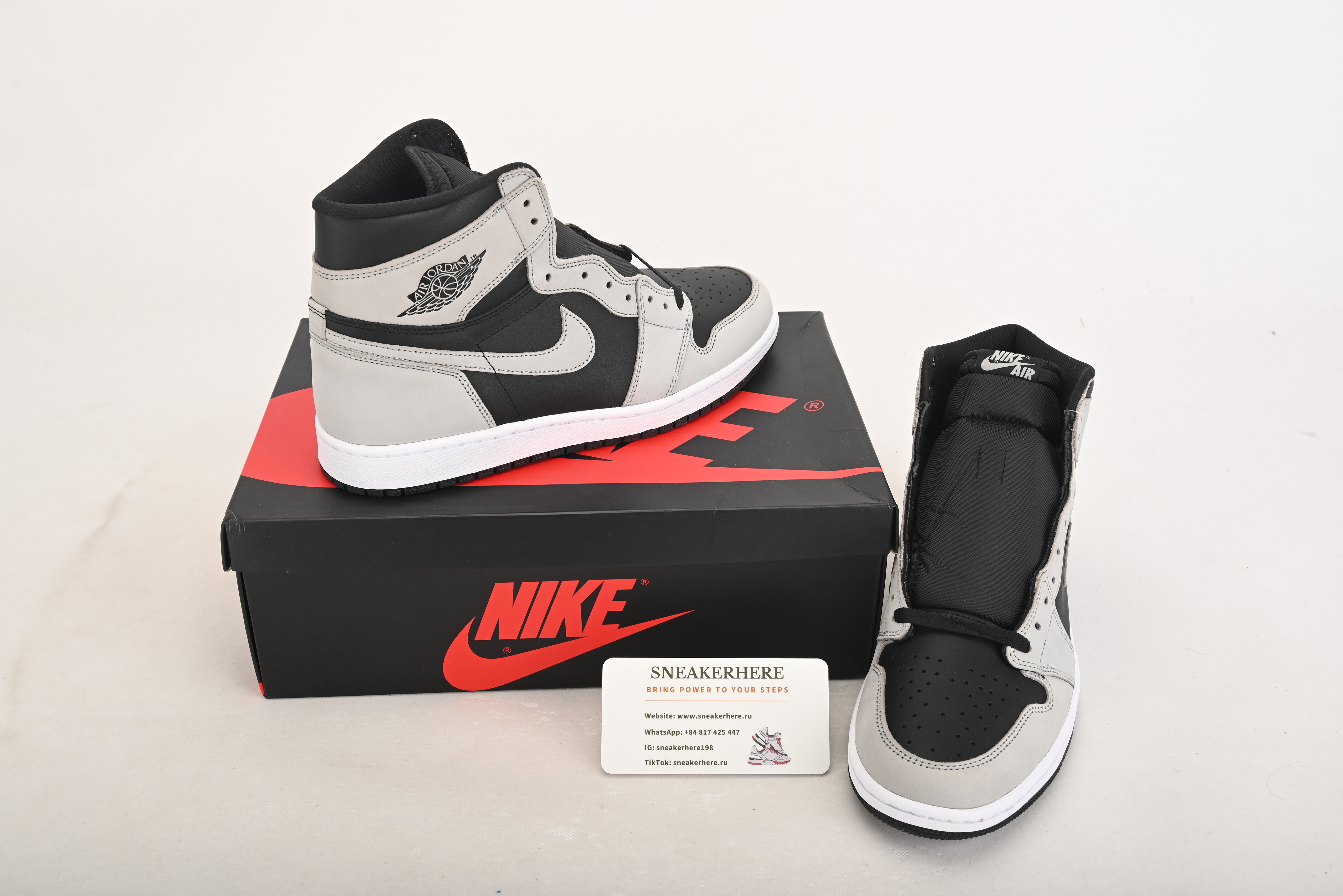 Air Jordan 1 Retro High Black White Light Smoke Grey 555088-035