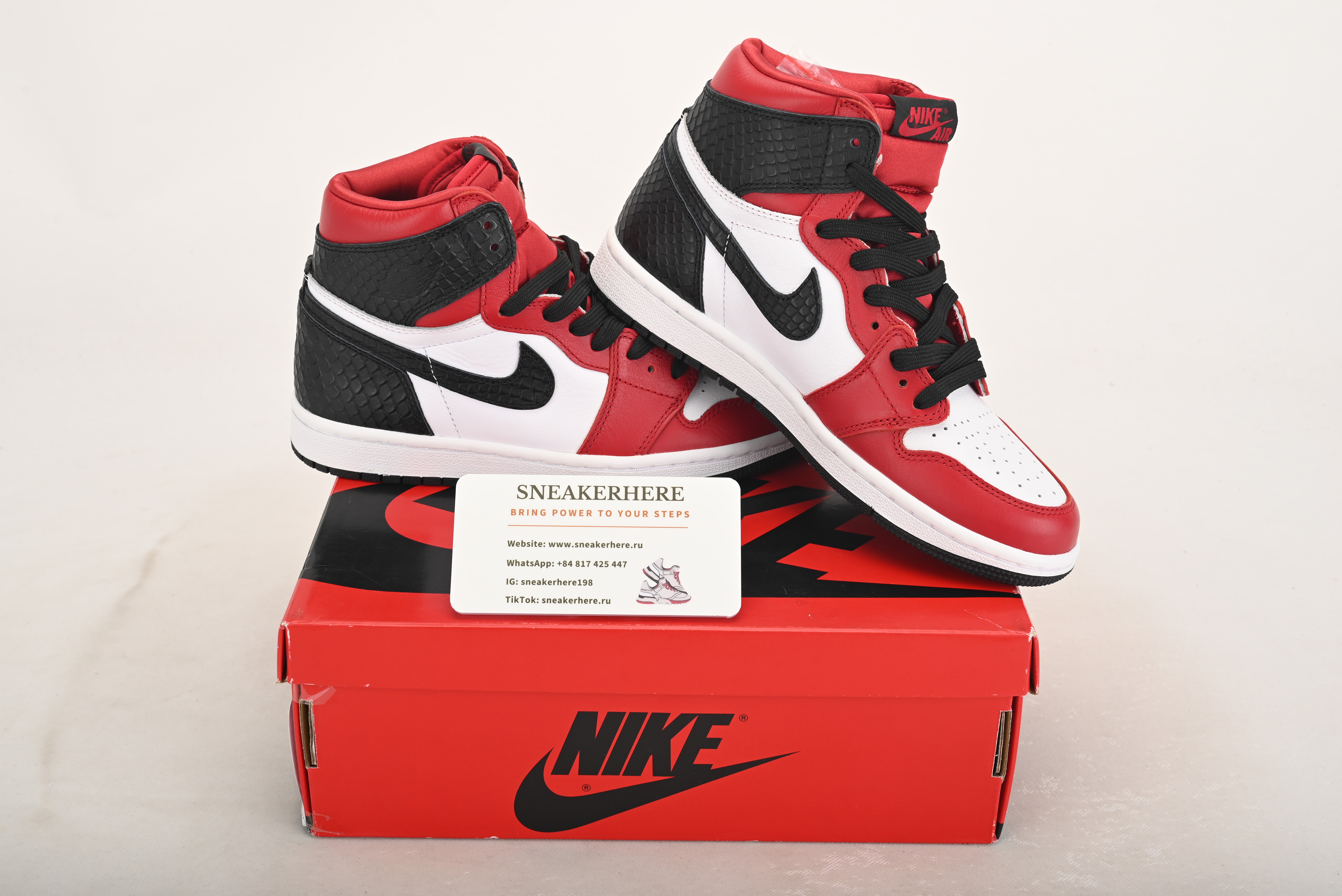 Air Jordan 1 Retro High Satin Snake Chicago CD0461-601