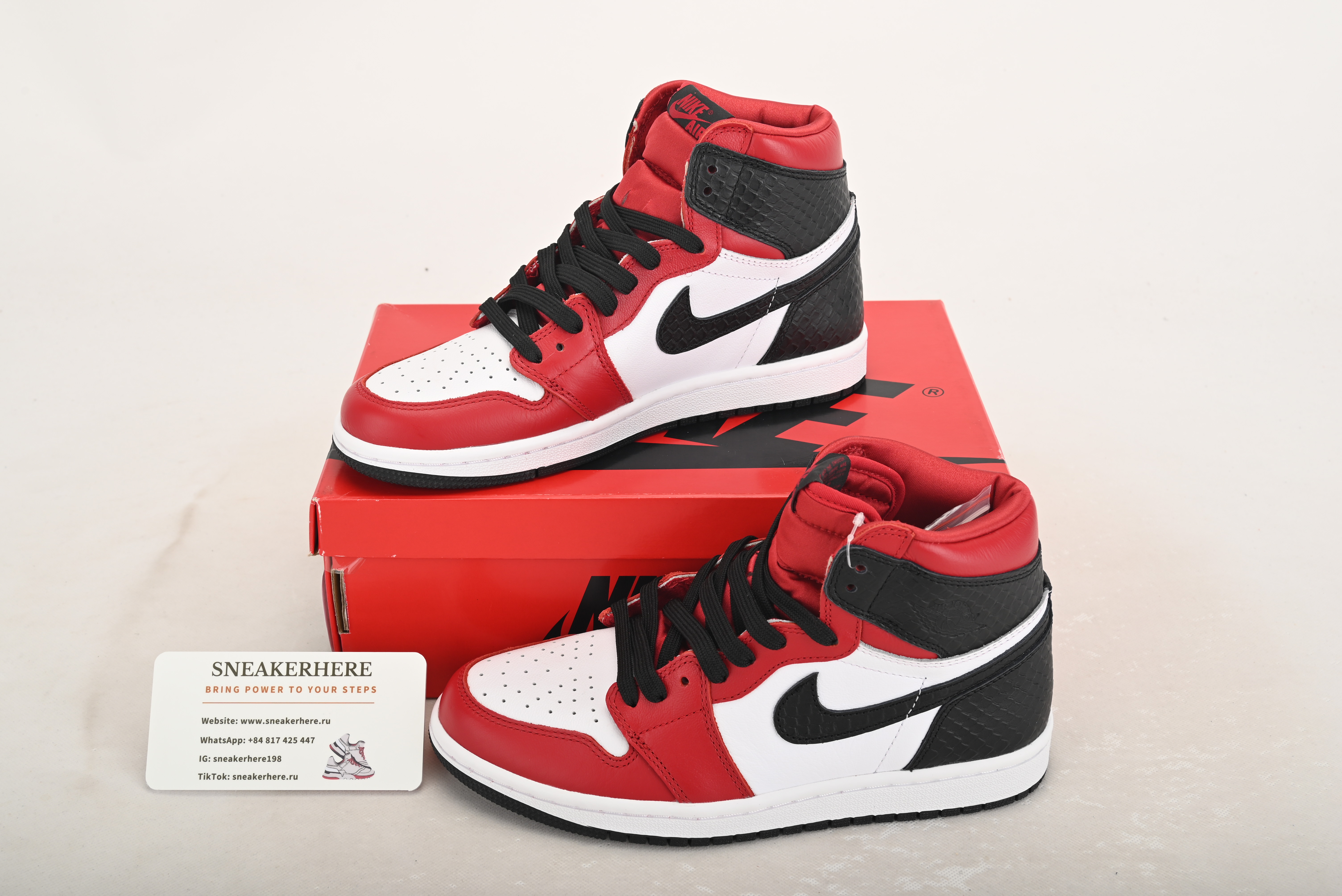 Air Jordan 1 Retro High Satin Snake Chicago CD0461-601