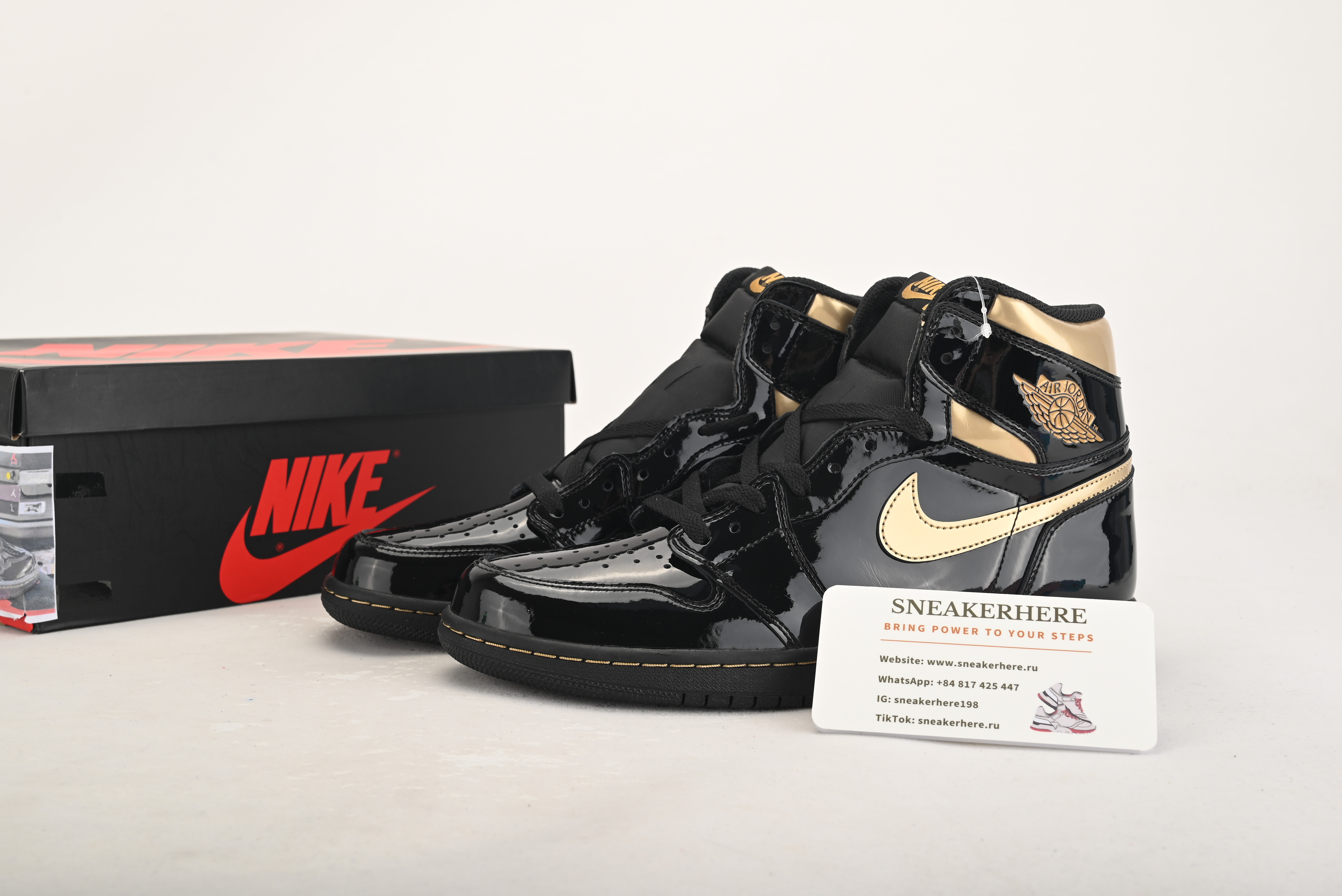 Air Jordan 1 Retro High Black Metallic Gold (2020) 555088-032