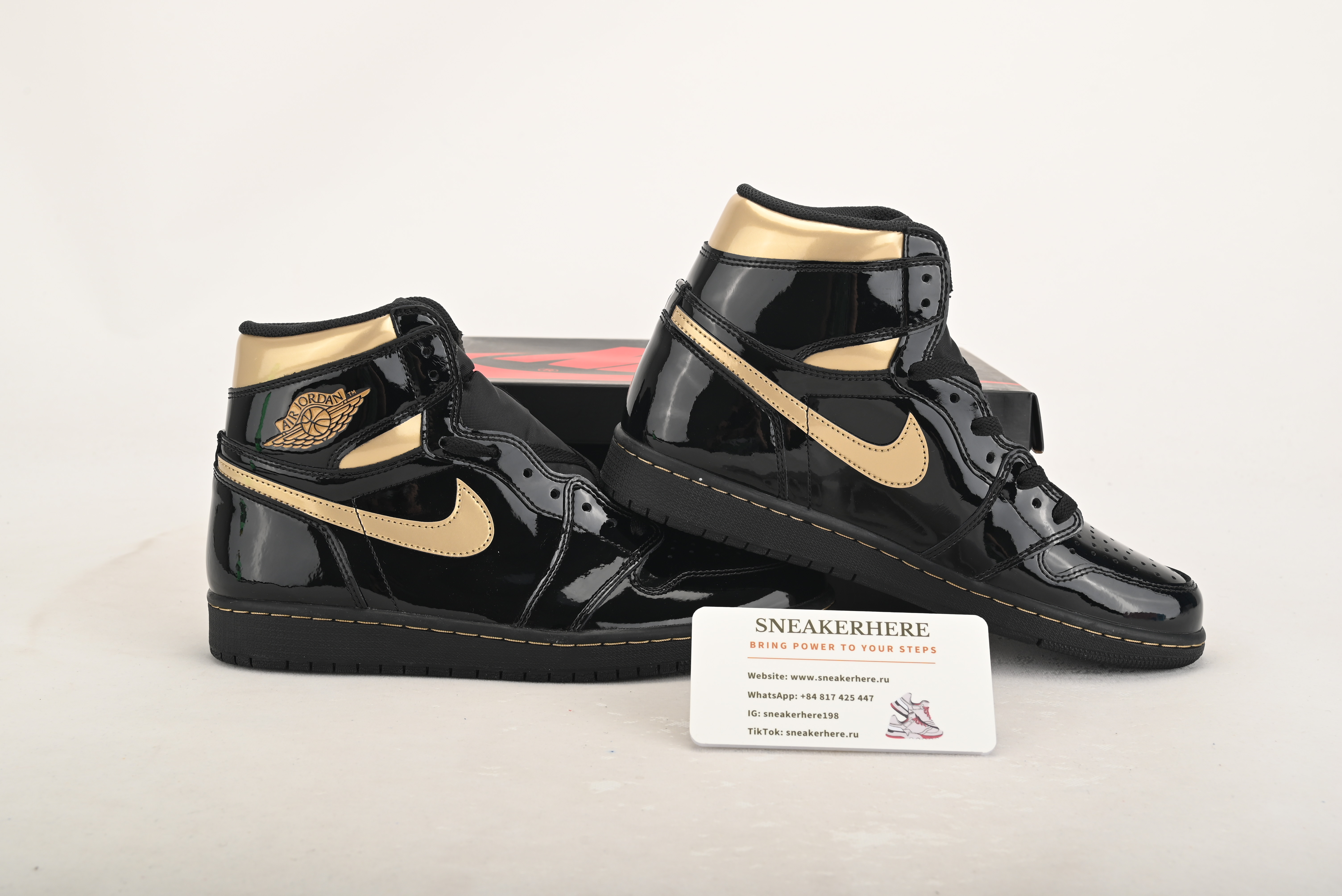 Air Jordan 1 Retro High Black Metallic Gold (2020) 555088-032