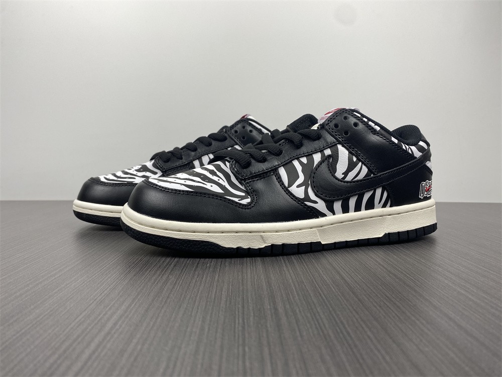 Nike SB Dunk Low Quartersnacks Zebra DM3510-001