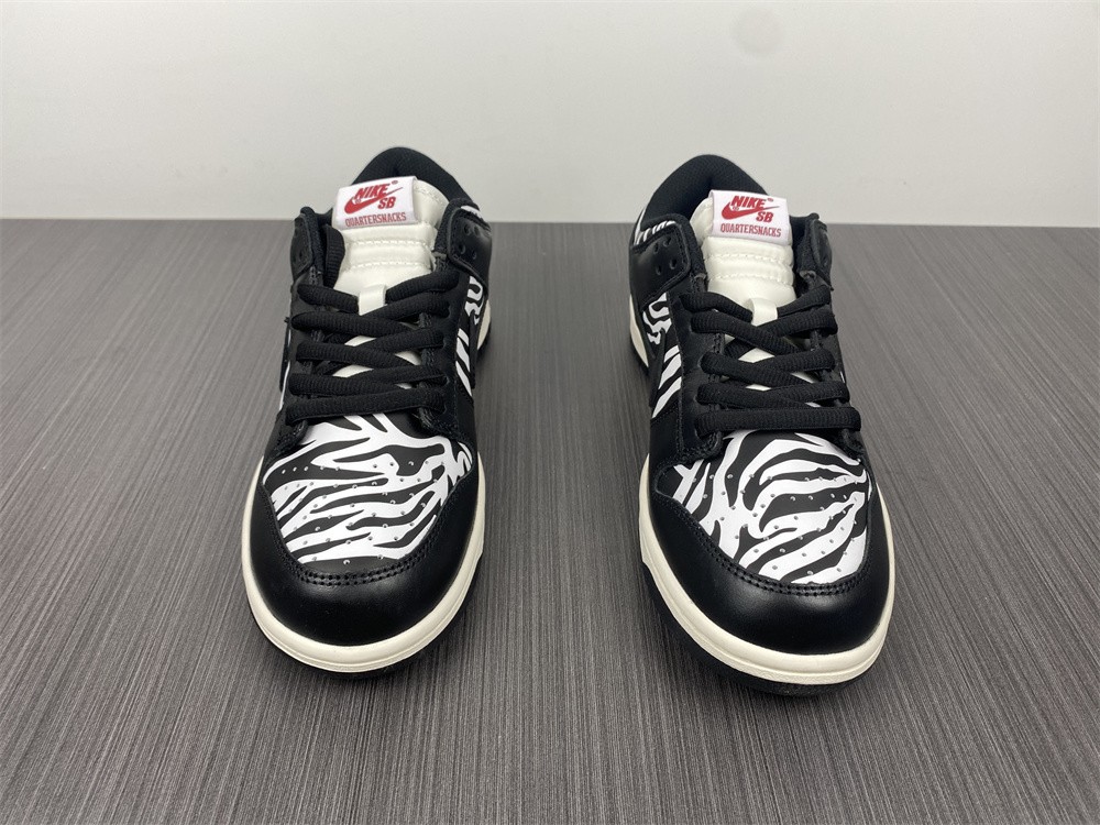 Nike SB Dunk Low Quartersnacks Zebra DM3510-001