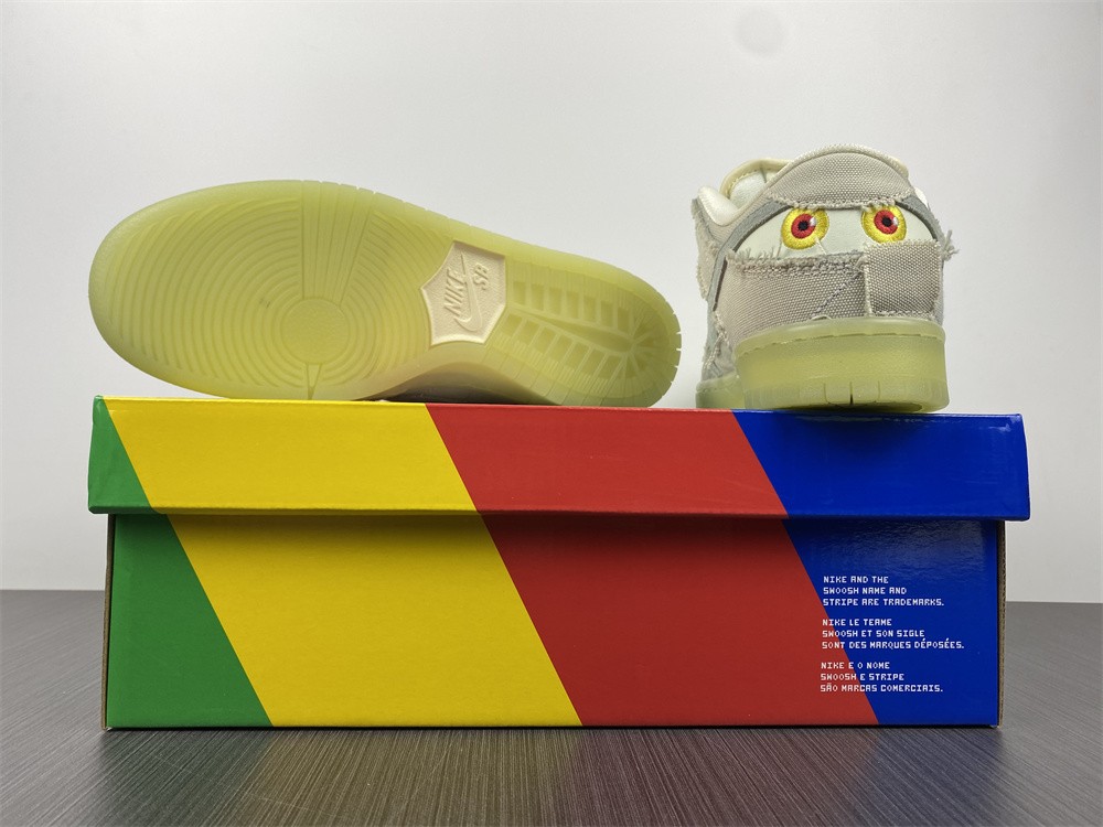 Nike SB Dunk Low “Mummy” DM0774-111