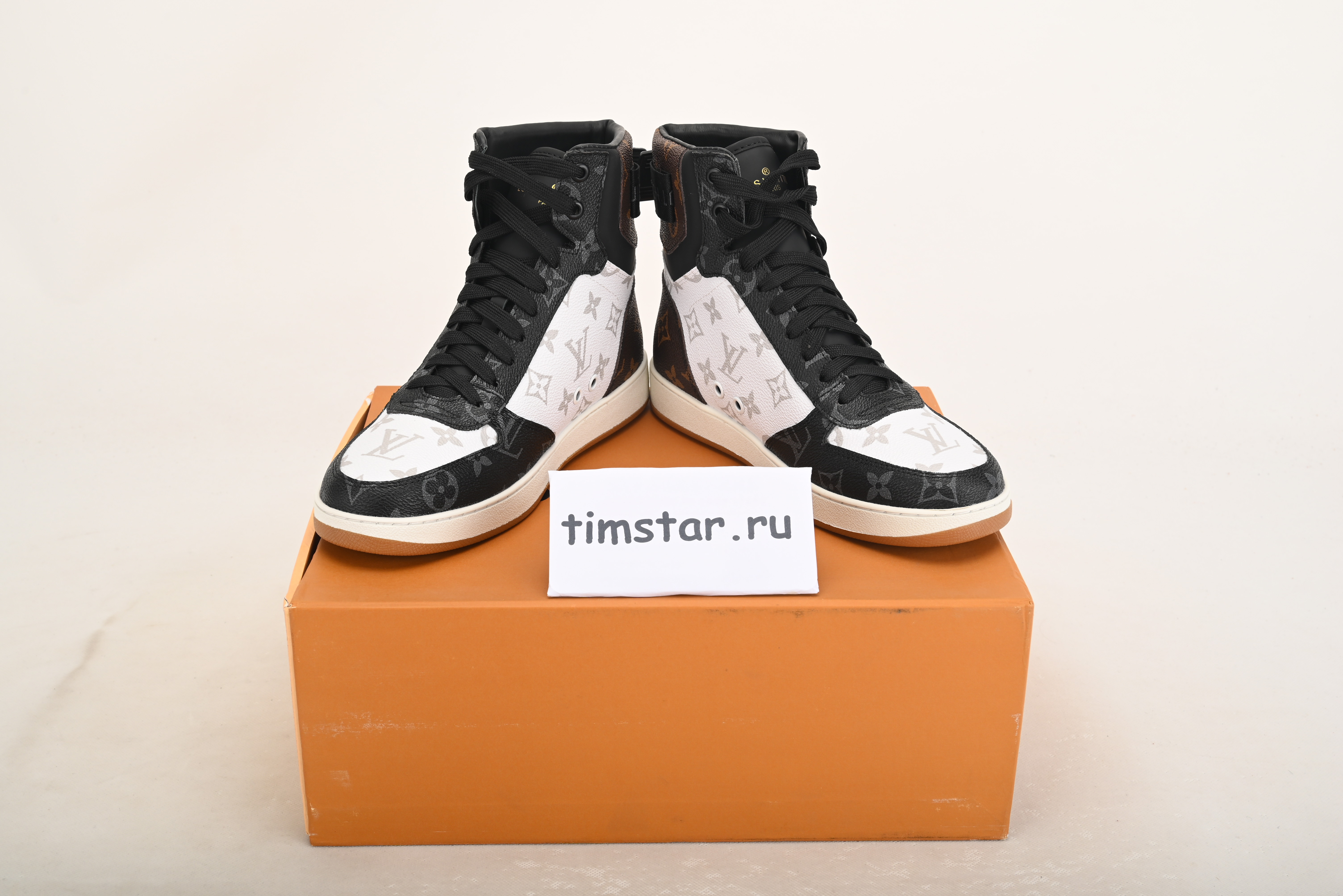 LsVttn Rivoli Sneaker Boot Monogram 1A44VV