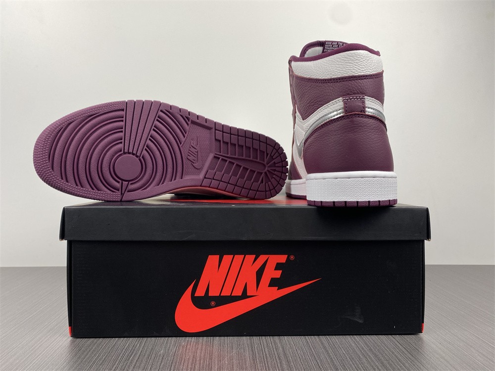 Air Jordan 1 Retro High OG Bordeaux 555088-611
