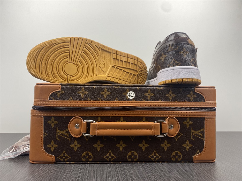 Air Jordan 1 Low Off White LsVttn Box