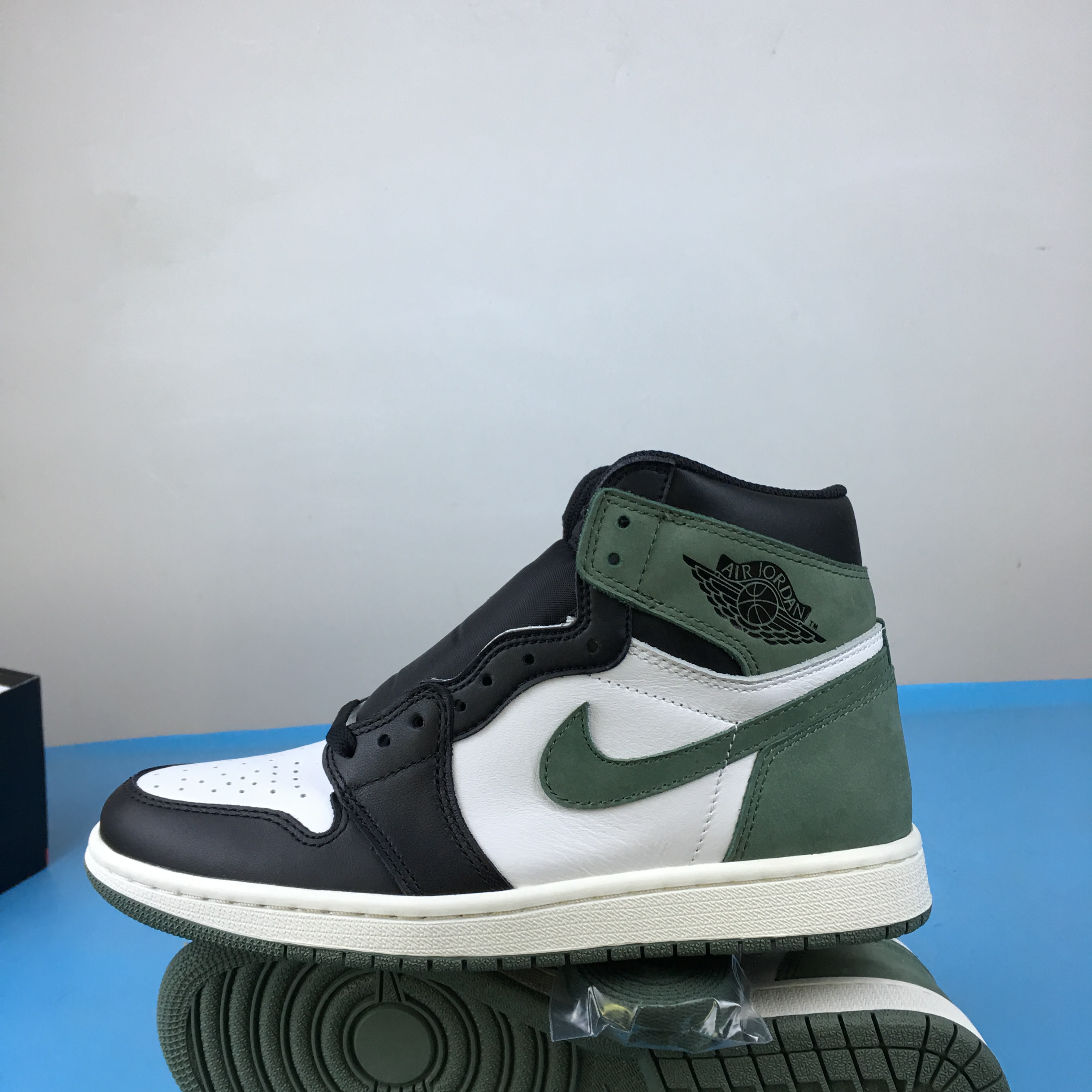 Air Jordan 1 Retro High Clay Green 555088-135