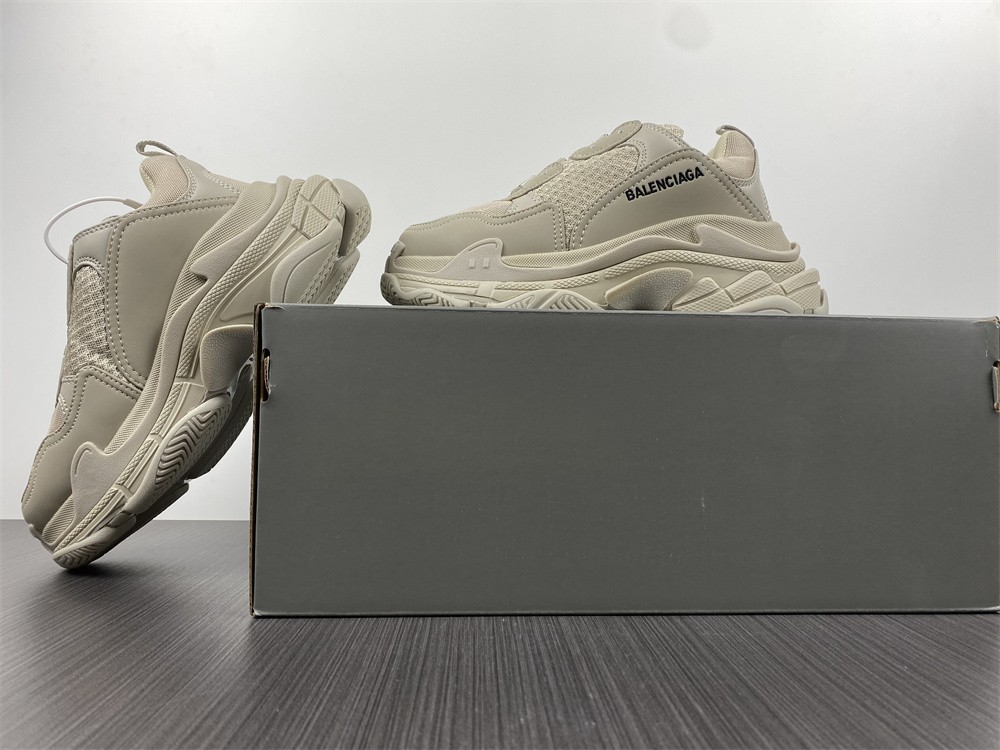 Blncig Triple S Beige (W) 524039W2FW19700