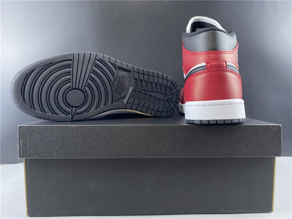 Air Jordan 1 Mid Chicago (2020) 554724-173