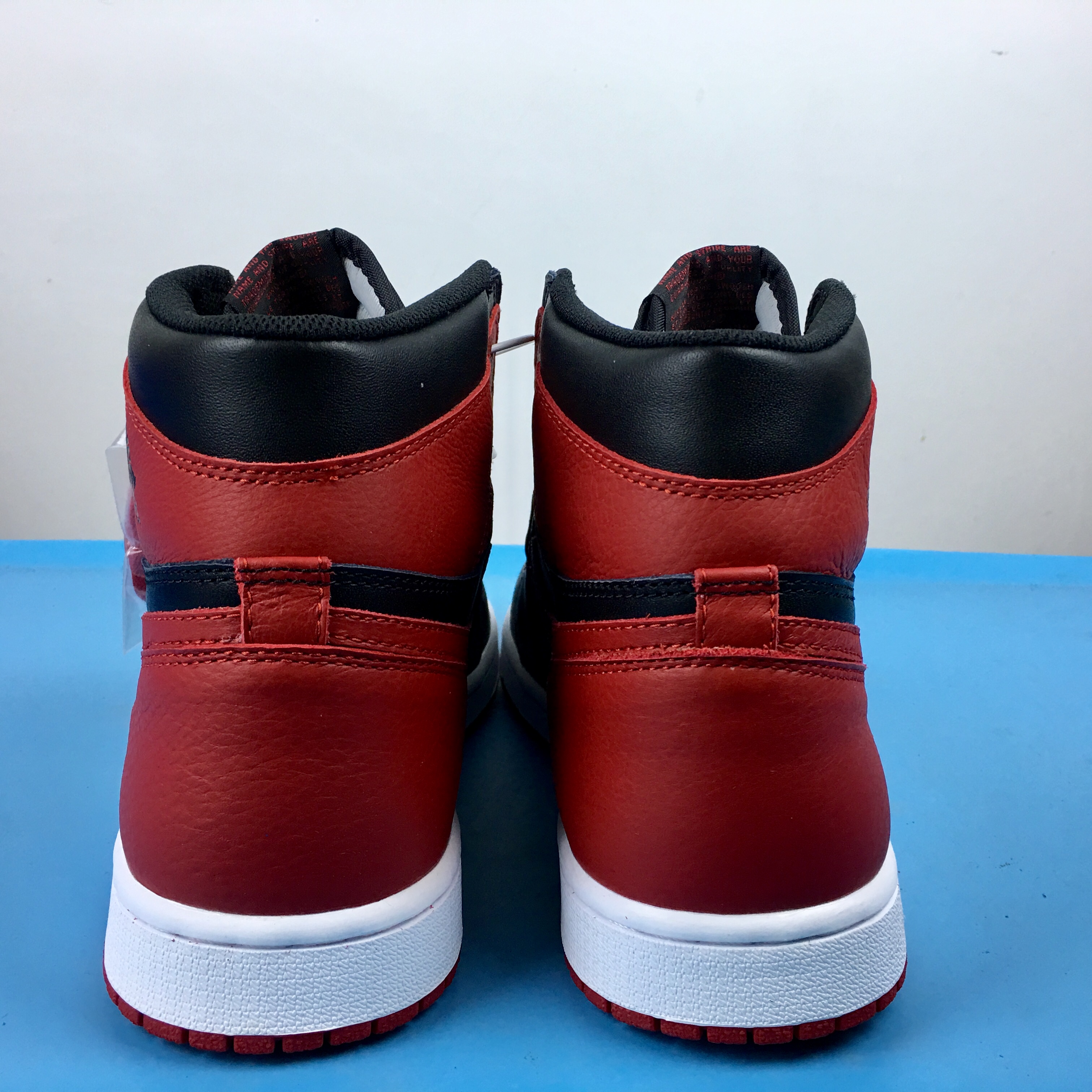 Air Jordan 1 Retro Bred "Banned" (2016) 555088-001