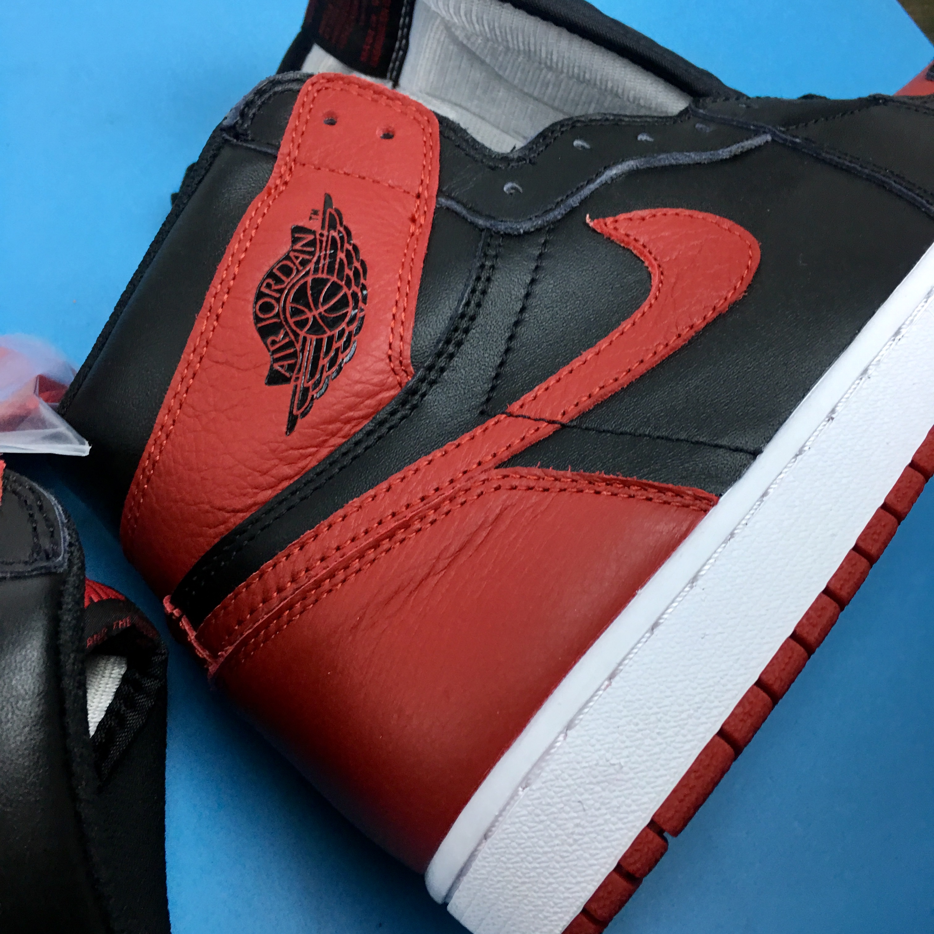 Air Jordan 1 Retro Bred "Banned" (2016) 555088-001