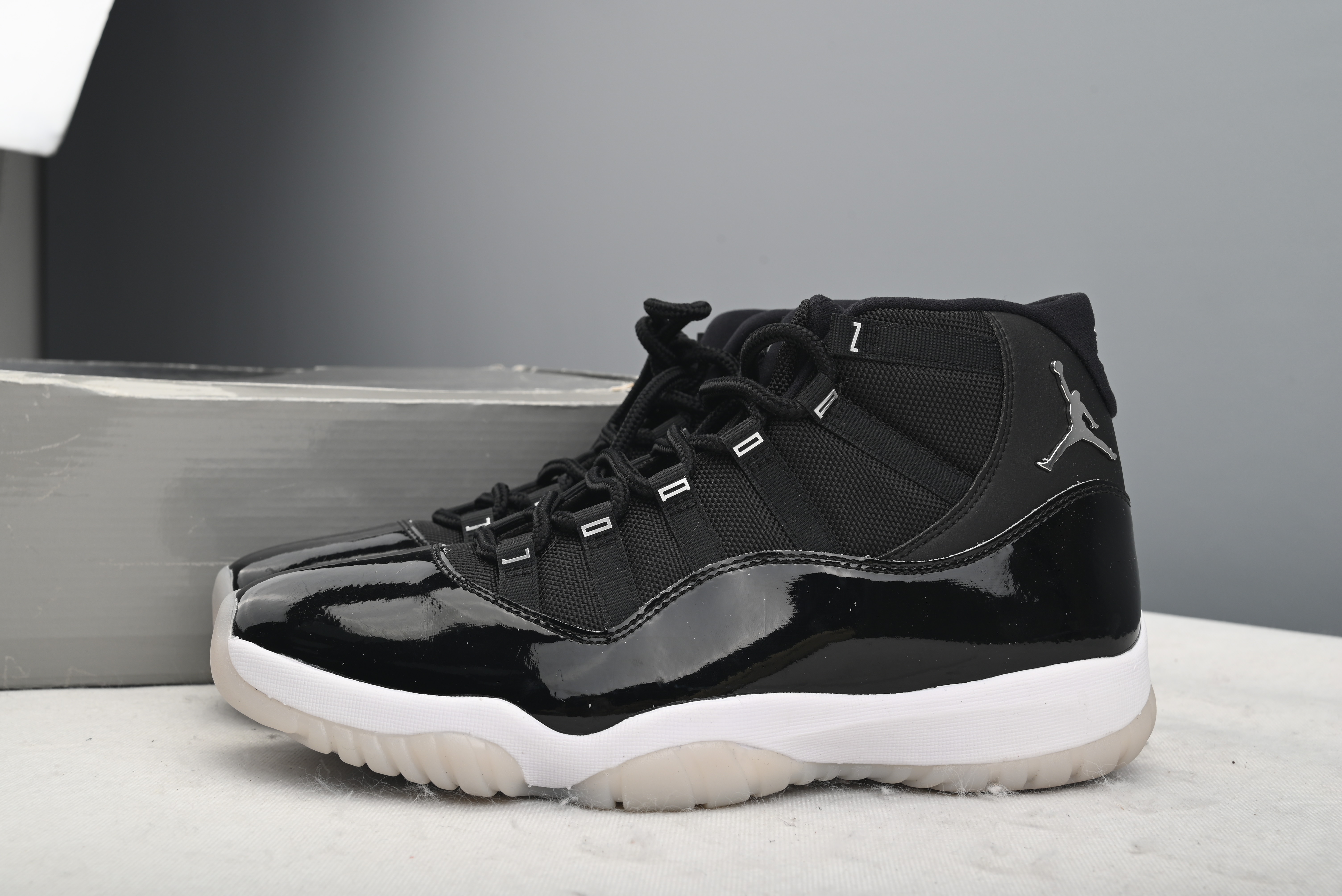 Jordan 11 Retro Jubilee AR0715-011