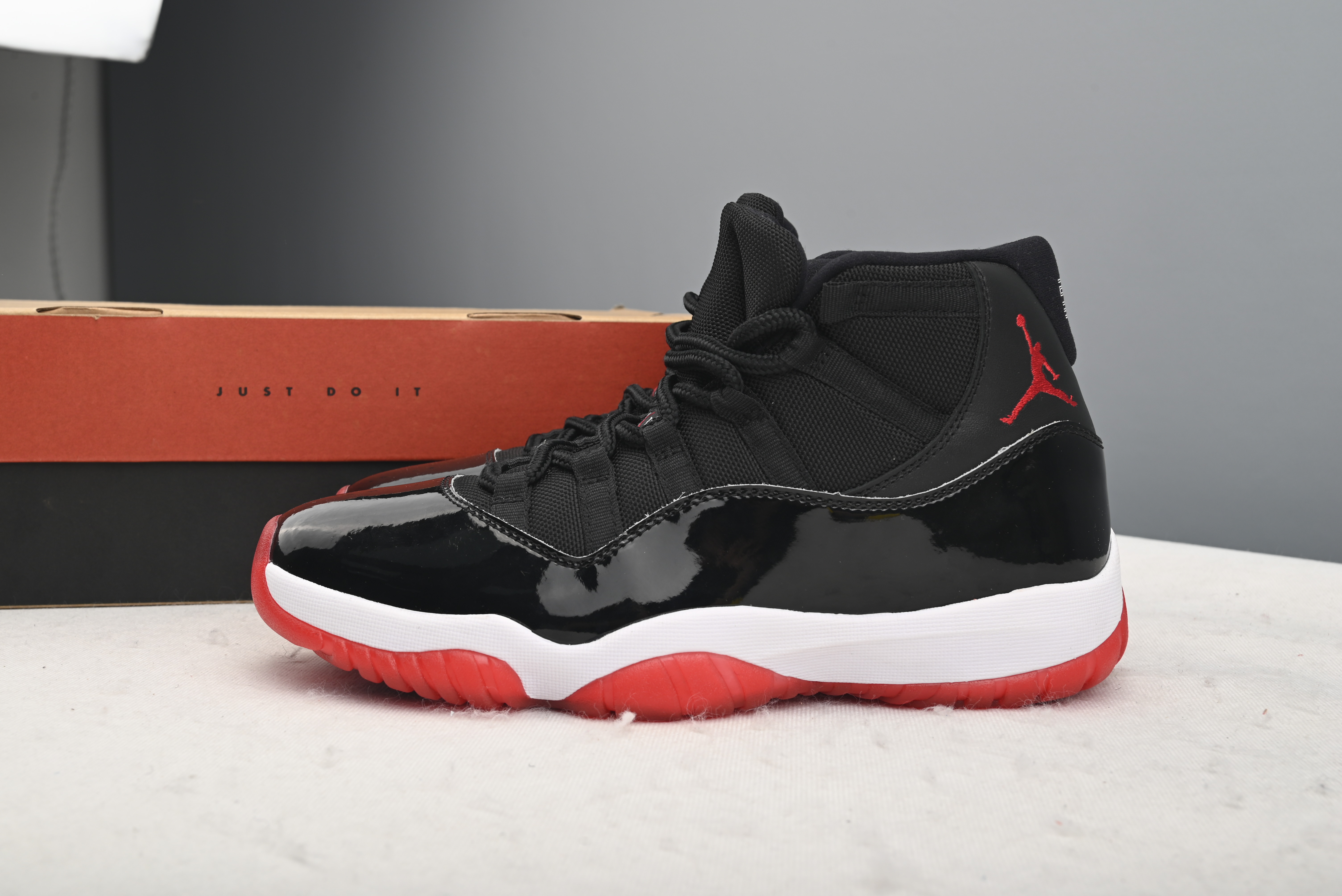 Jordan 11 Retro Playoffs Bred (2019) 378037-061