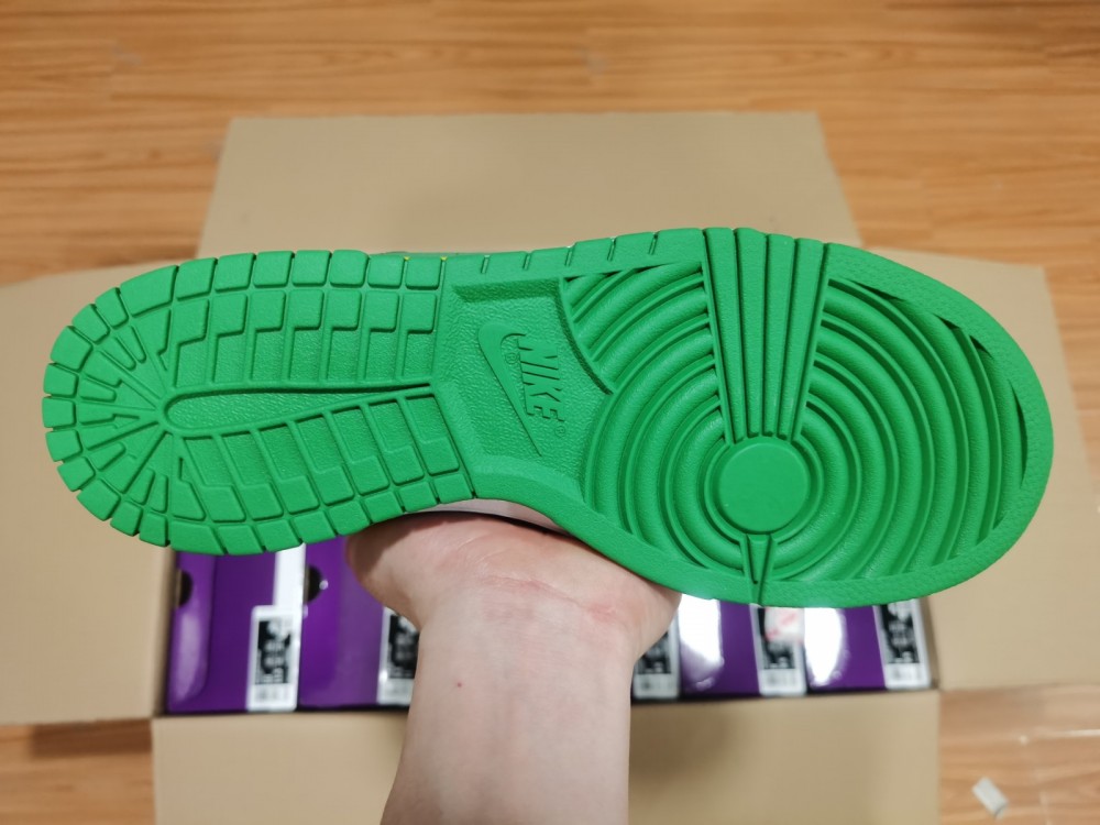 Nike SB Dunk High Supreme By Any Means Brazil  DN3741-700