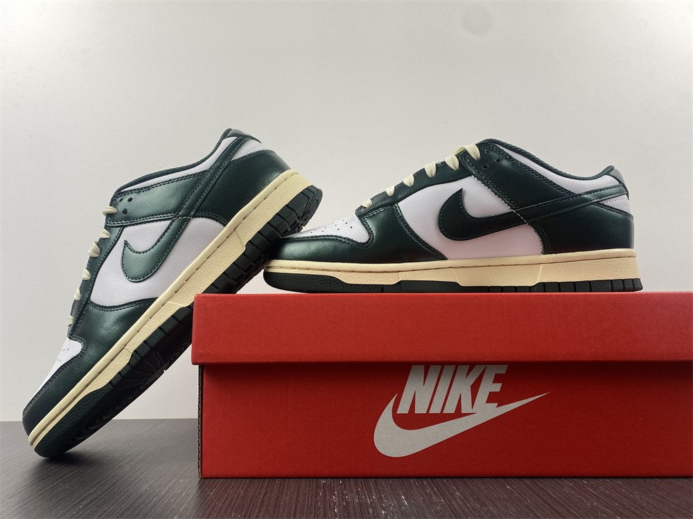 Nike Dunk Low Vintage Green (W)  DQ8580-100