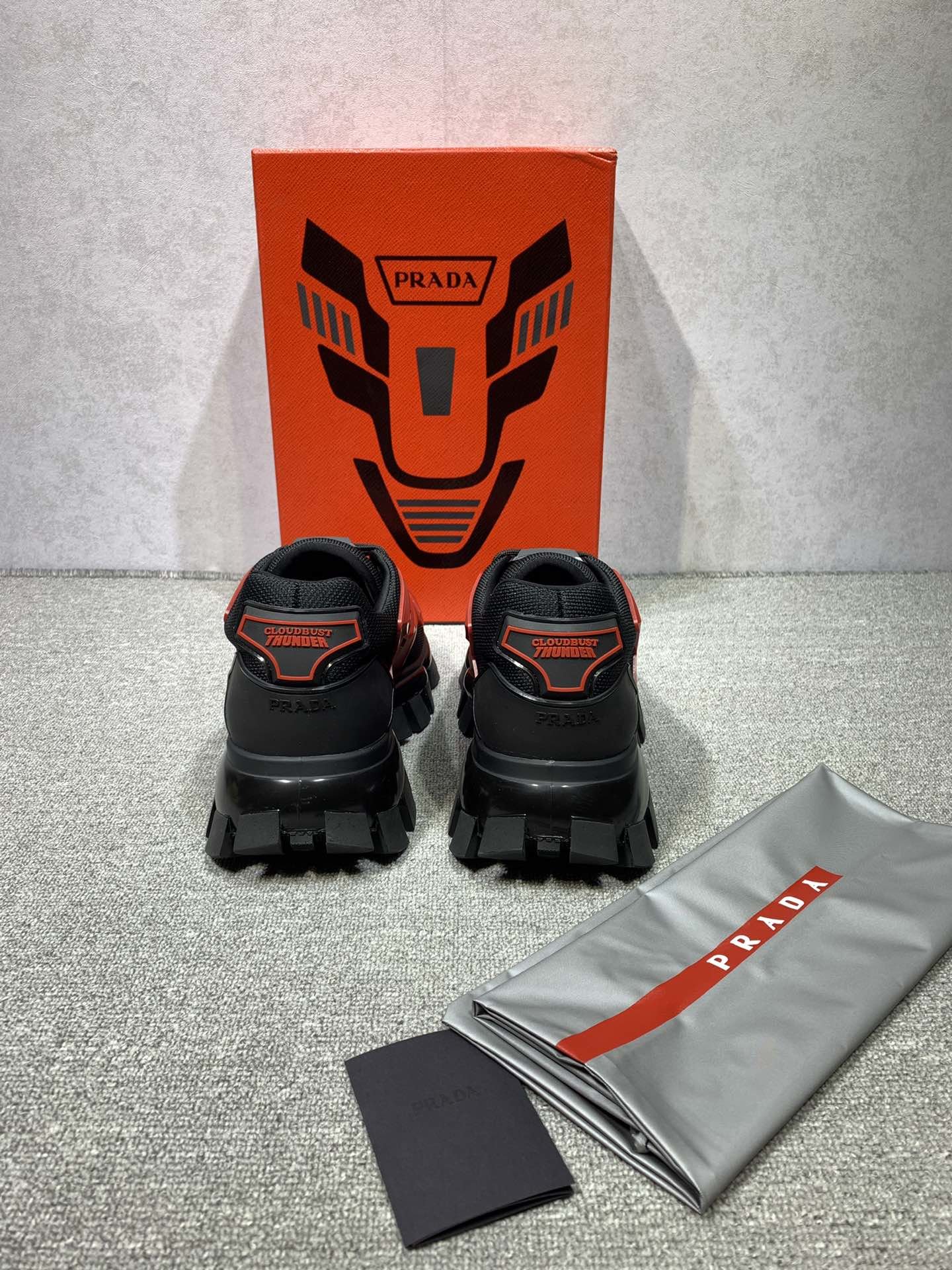 Pradaa Cloudbust Thunder Red Black  2EG293 3KZU