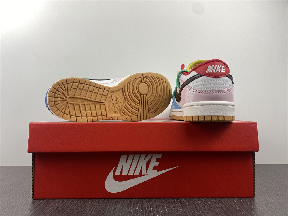 Nike Dunk Low SE CT2496-100