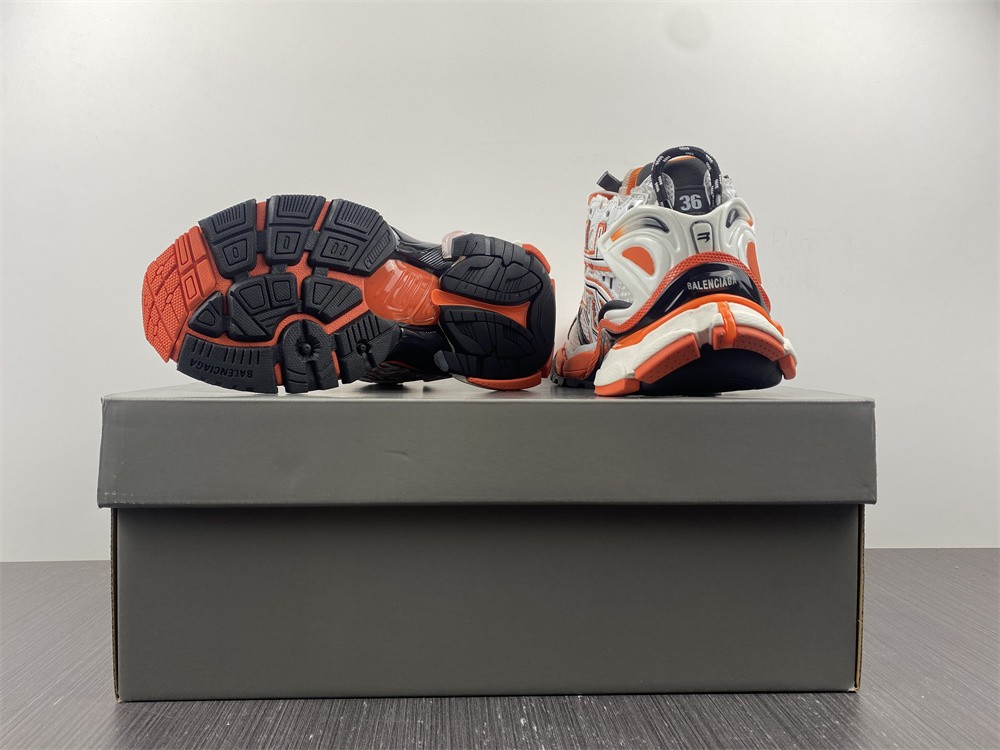 Blncig Runner Orange (W)  677402W3RB79051