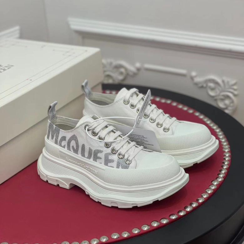 Alxndr McQN sneaker