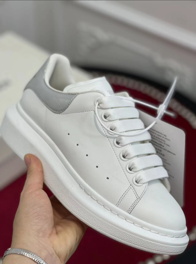 Alxndr McQN Oversized sneaker 1