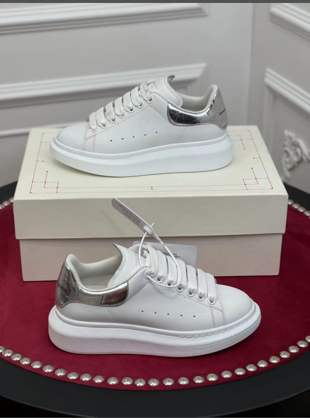 Alxndr McQN Oversized sneaker 1