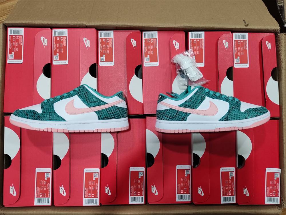 Dunk SB Low "Snake Skin"   DR8577-300