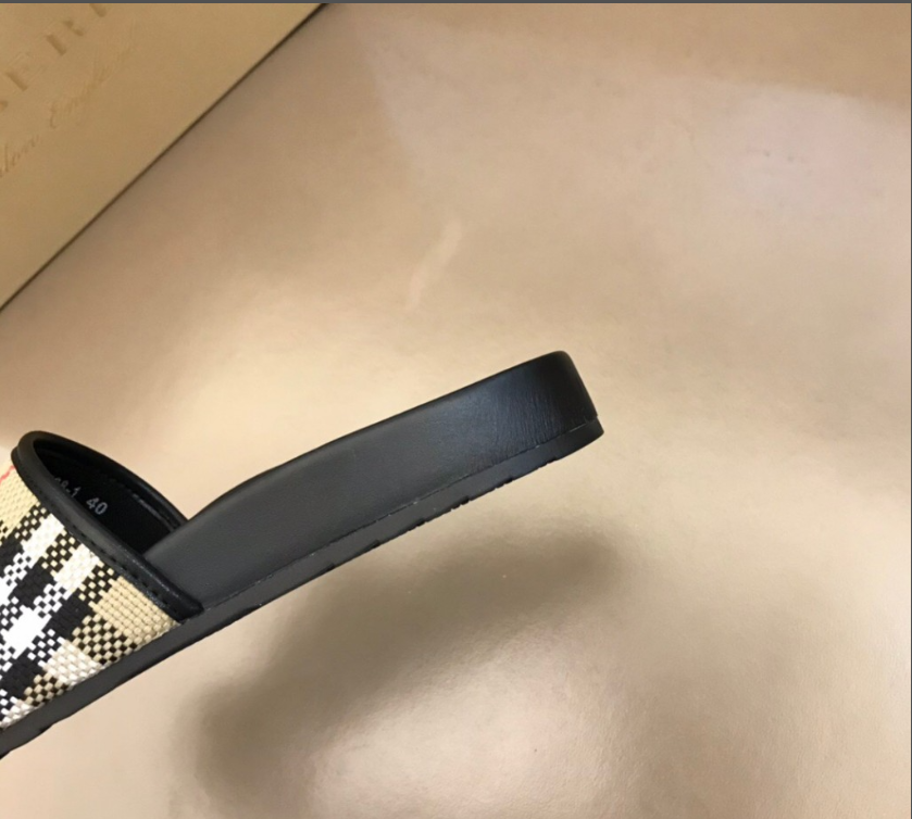 Brbbrry vintage check slides