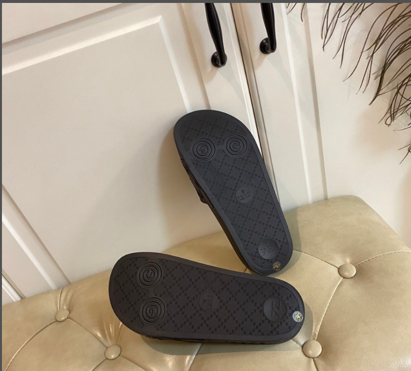 Guccii1 black rubber