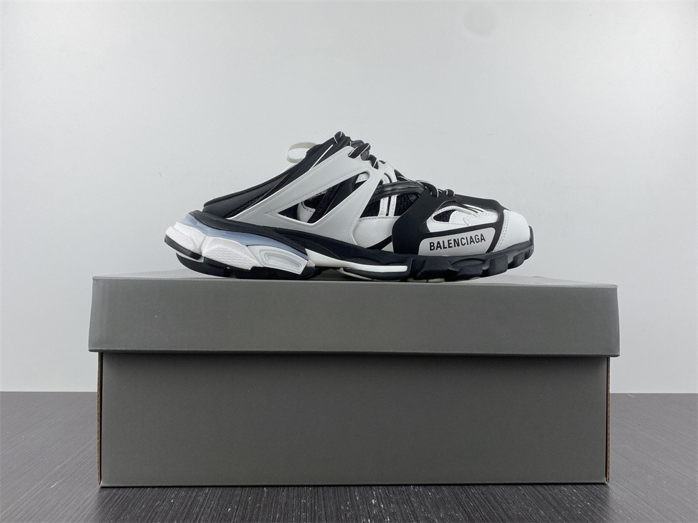 Blncig Track 3.0 black and white