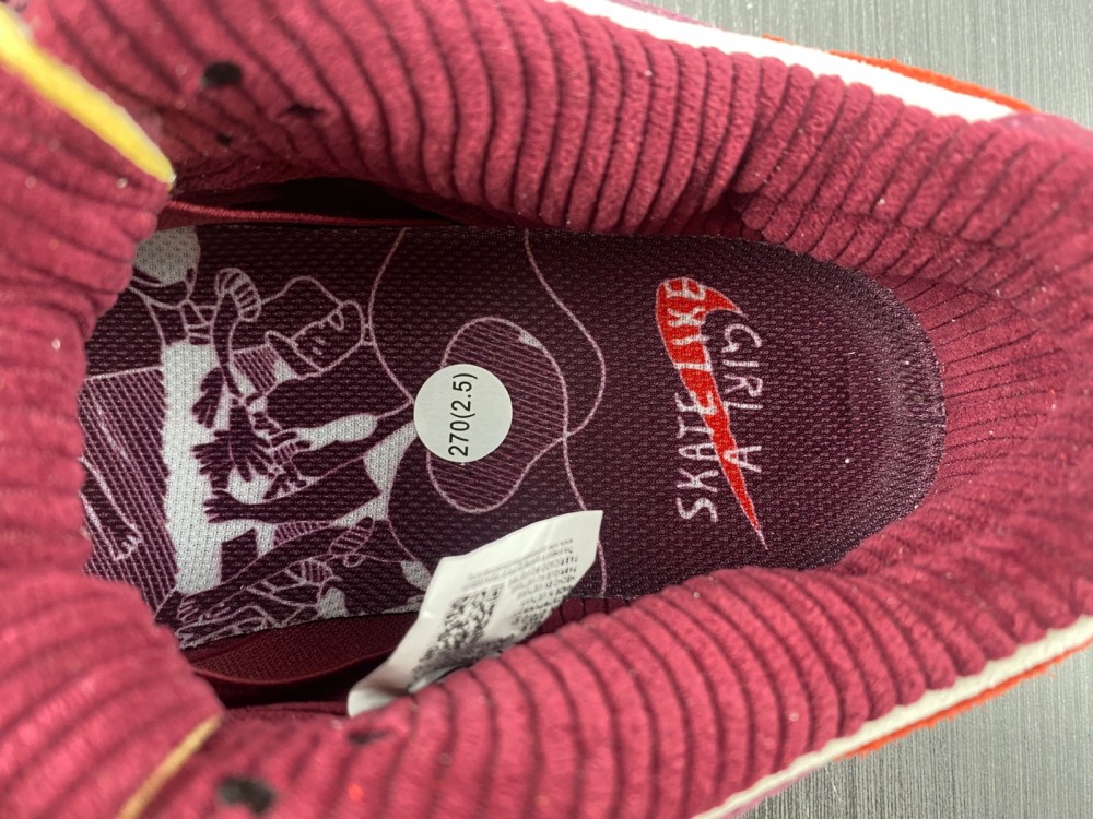 Skate Like a Girl x Nike SB Dunk