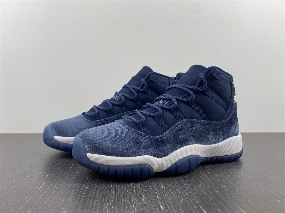 Jordan 11 Retro Midnight Navy AR0715-441
