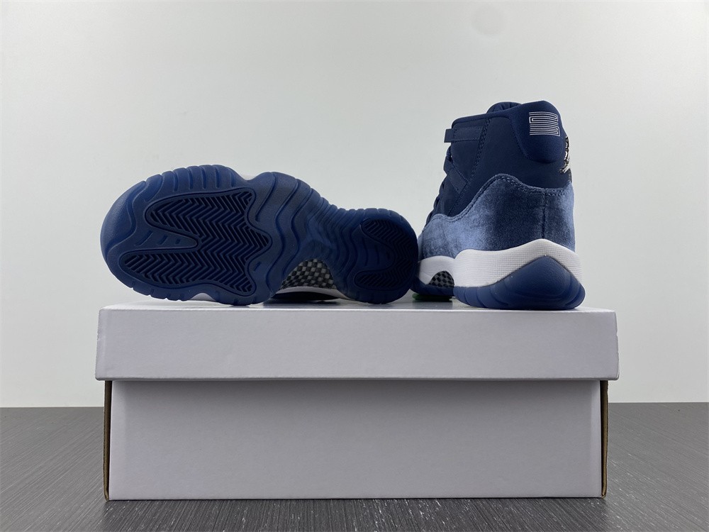 Jordan 11 Retro Midnight Navy  AR0715-441